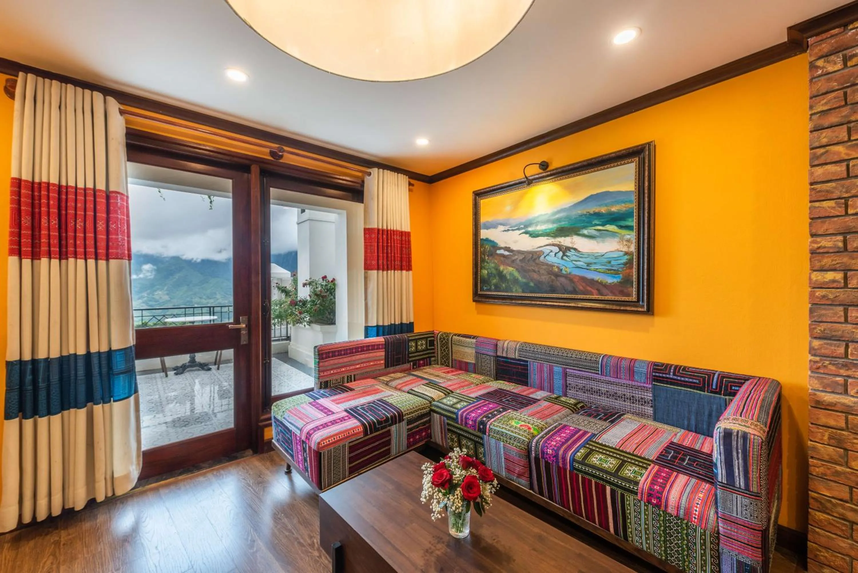 Bed in Cat Cat Galerie d’Art