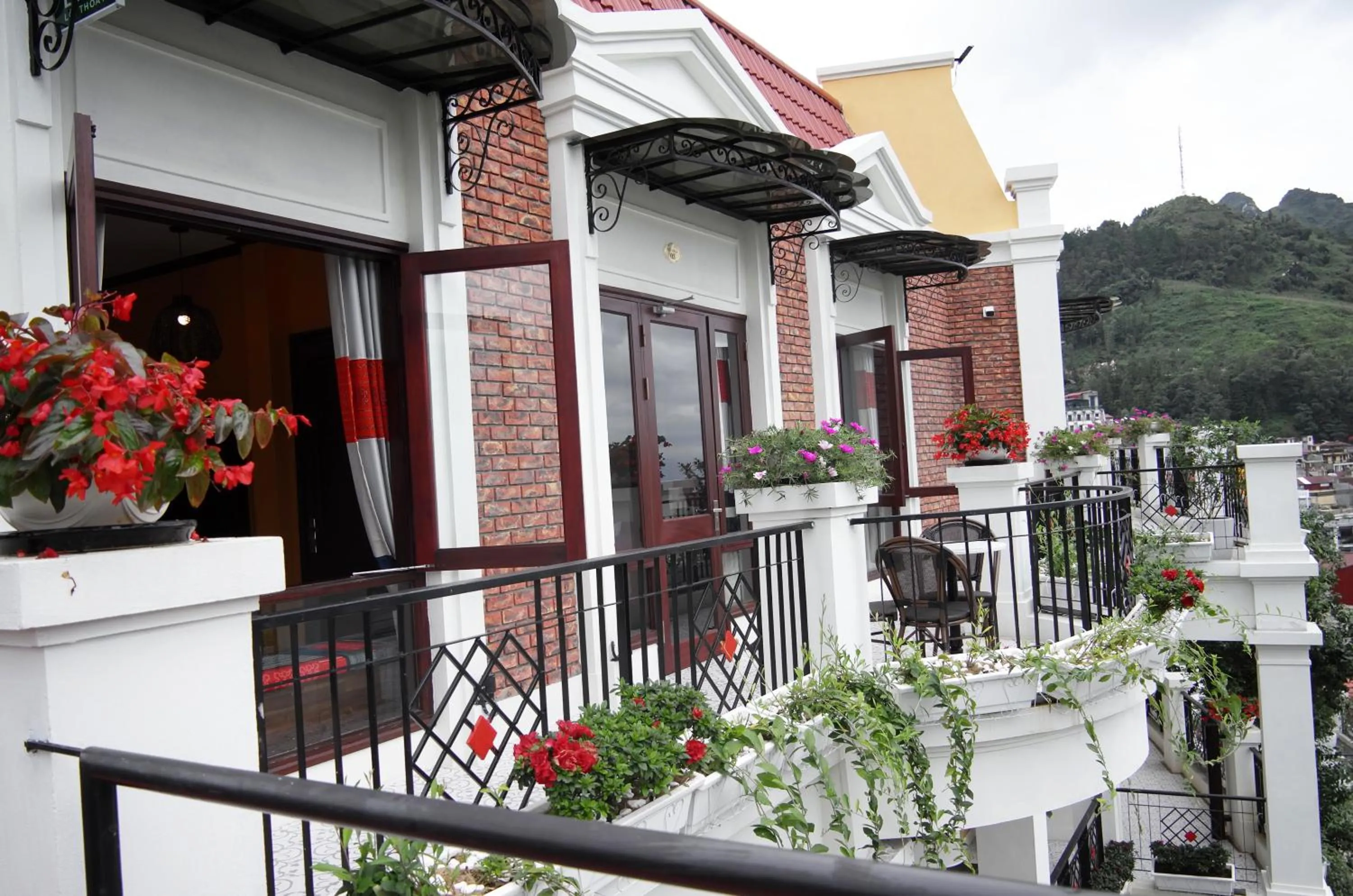 Cat Cat Galerie d’Art