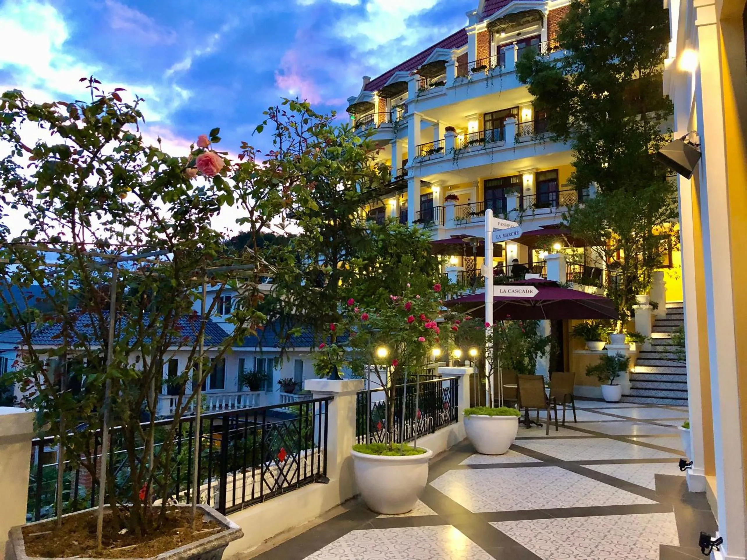 Cat Cat Galerie d’Art