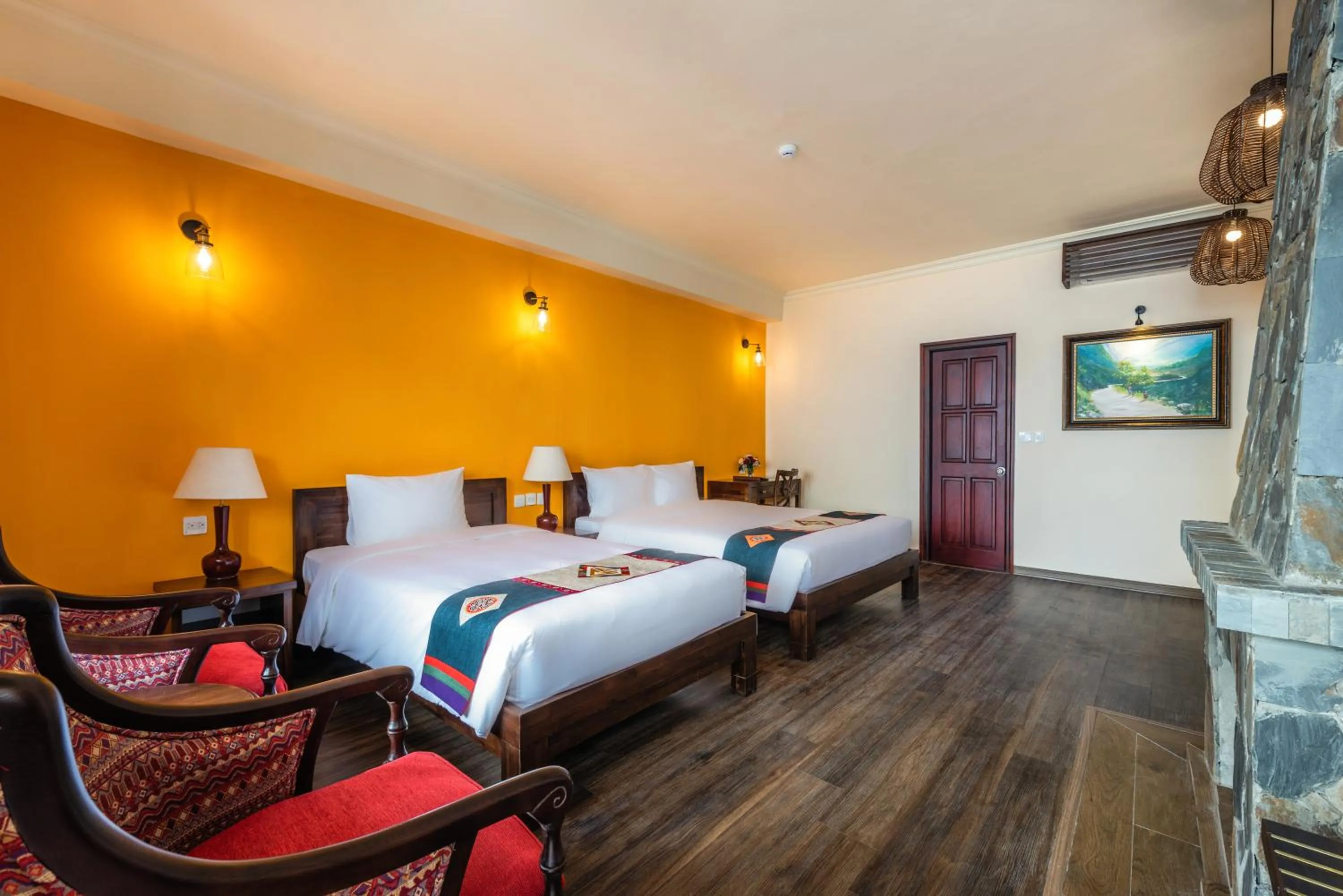 Photo of the whole room, Bed in Cat Cat Galerie d’Art