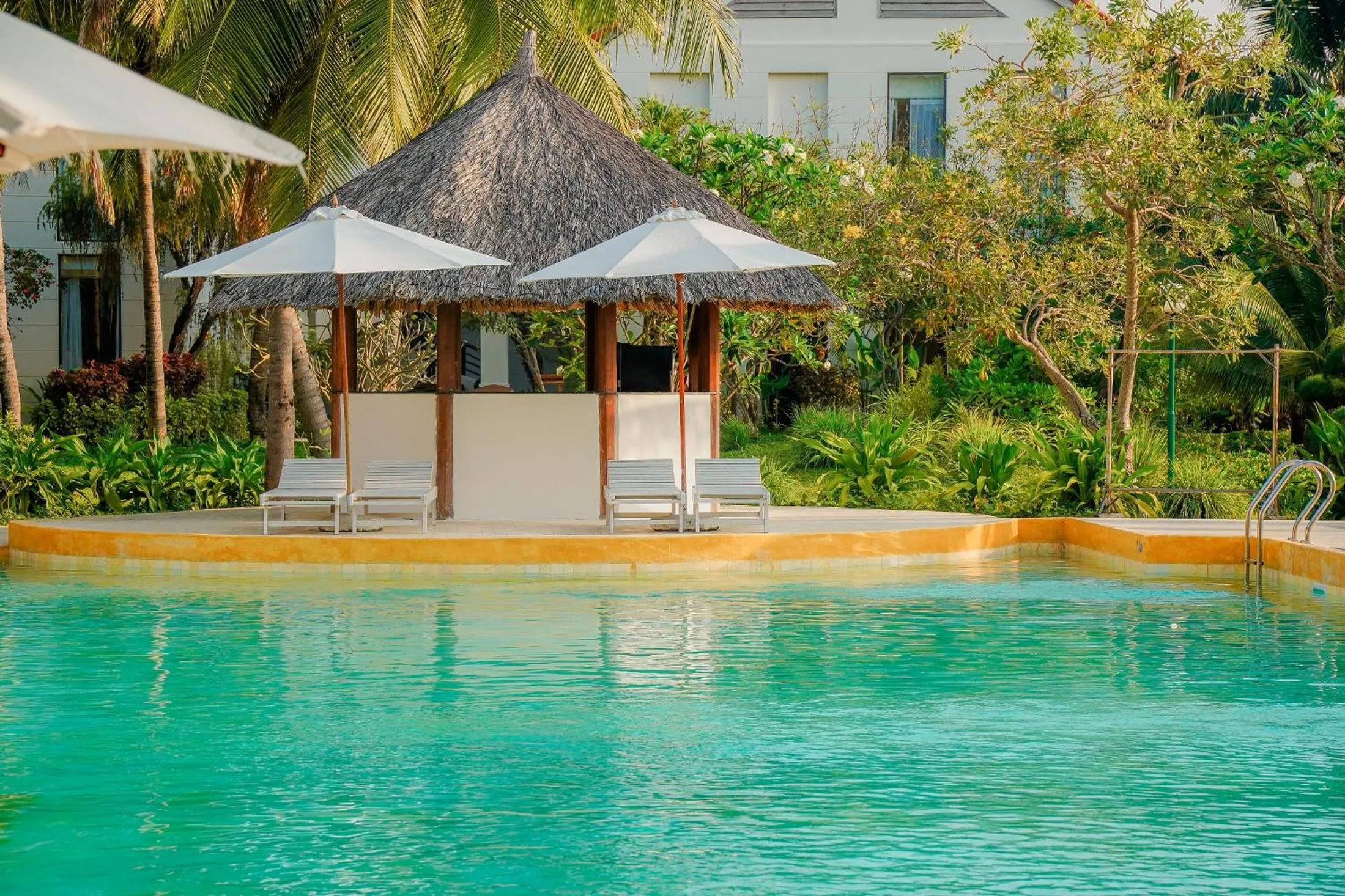 Lounge or bar in Pax Ana Doc Let Resort & Spa