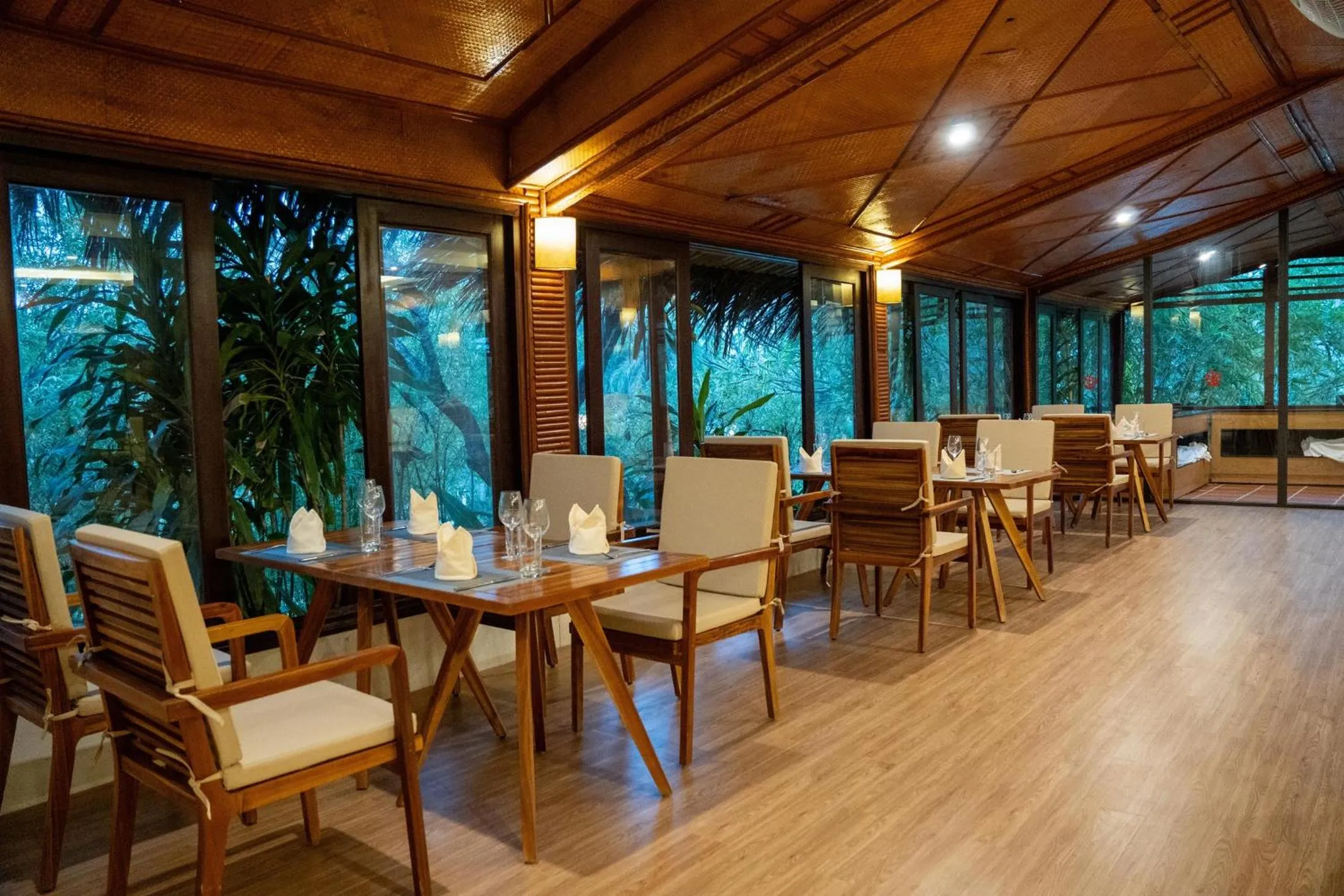 Restaurant/places to eat in Pax Ana Doc Let Resort & Spa