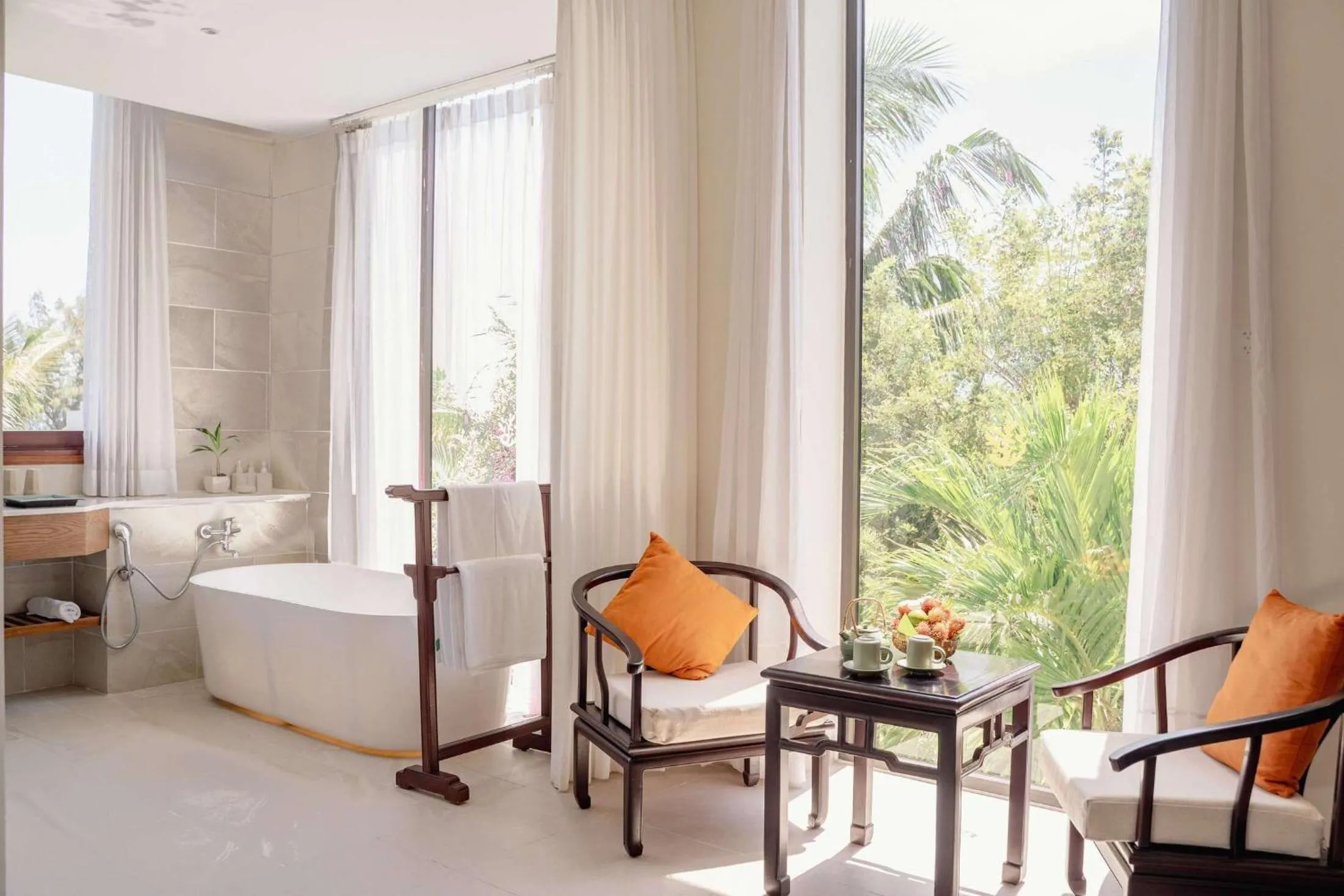 Bathroom, Bed in Pax Ana Doc Let Resort & Spa