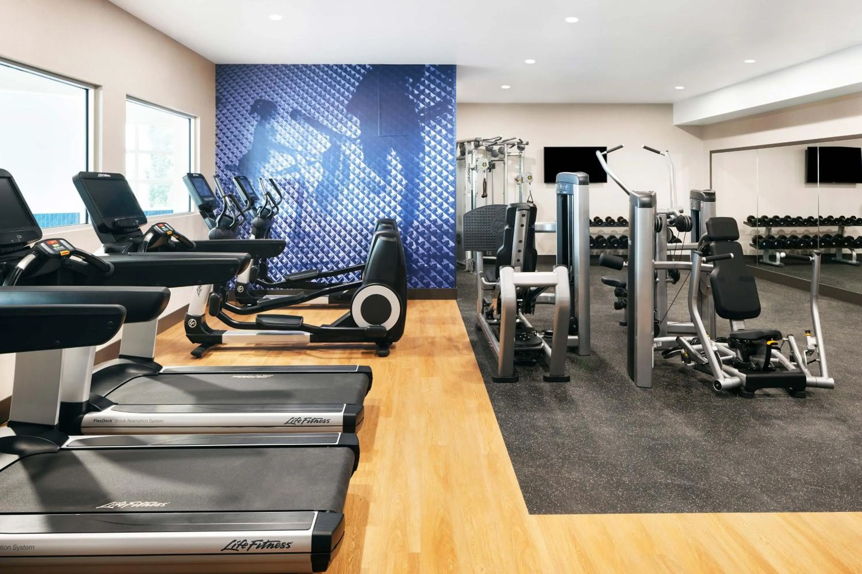 Fitness centre/facilities in Delta Hotels by Marriott Grande Prairie Airport
