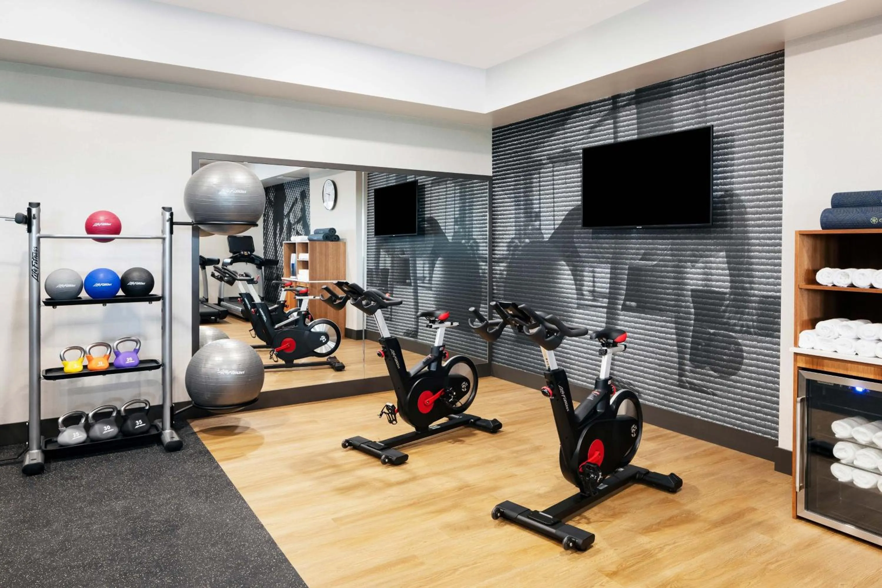 Fitness centre/facilities in Delta Hotels by Marriott Grande Prairie Airport