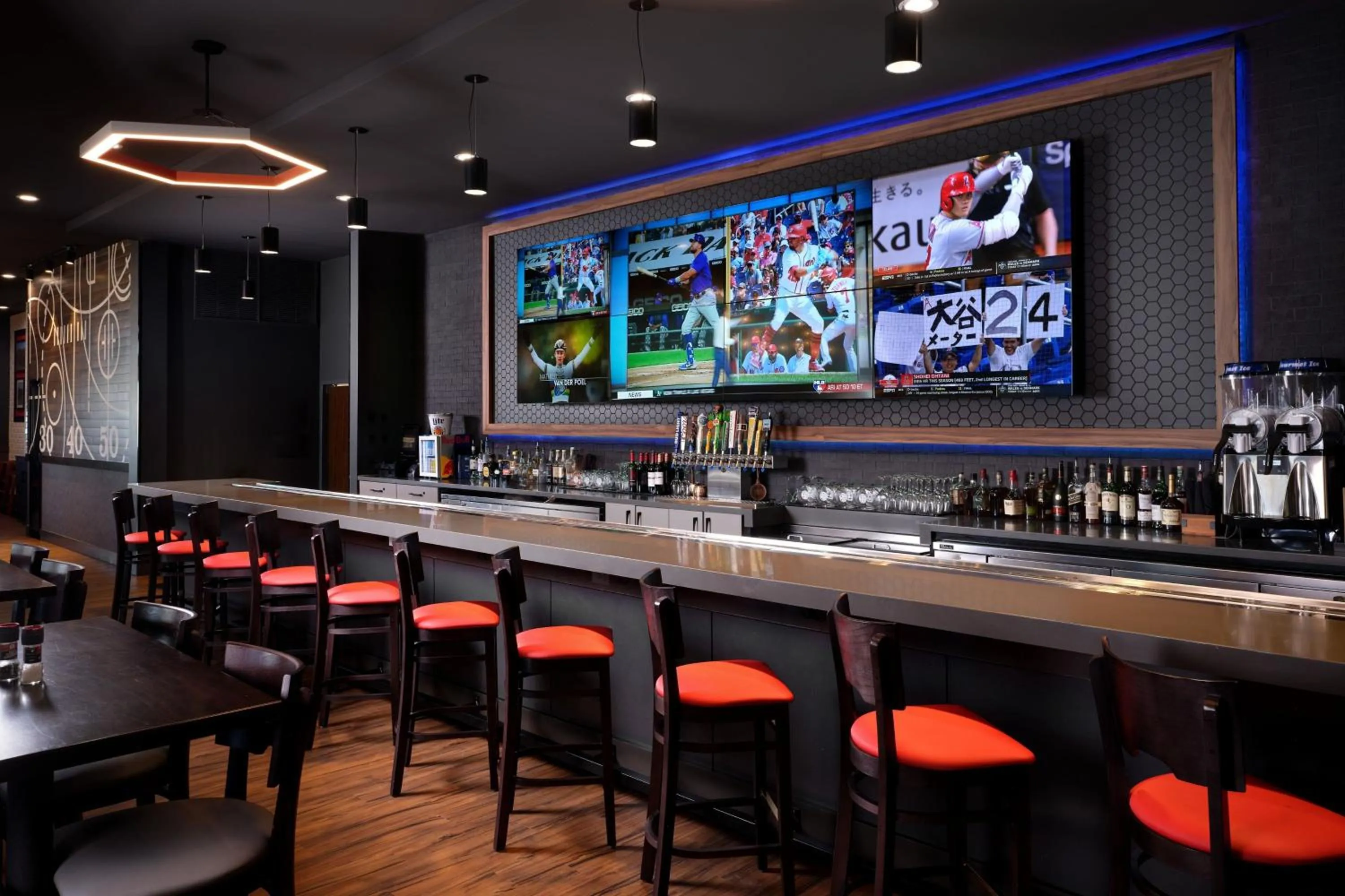 Lounge or bar in Four Points by Sheraton Yuma