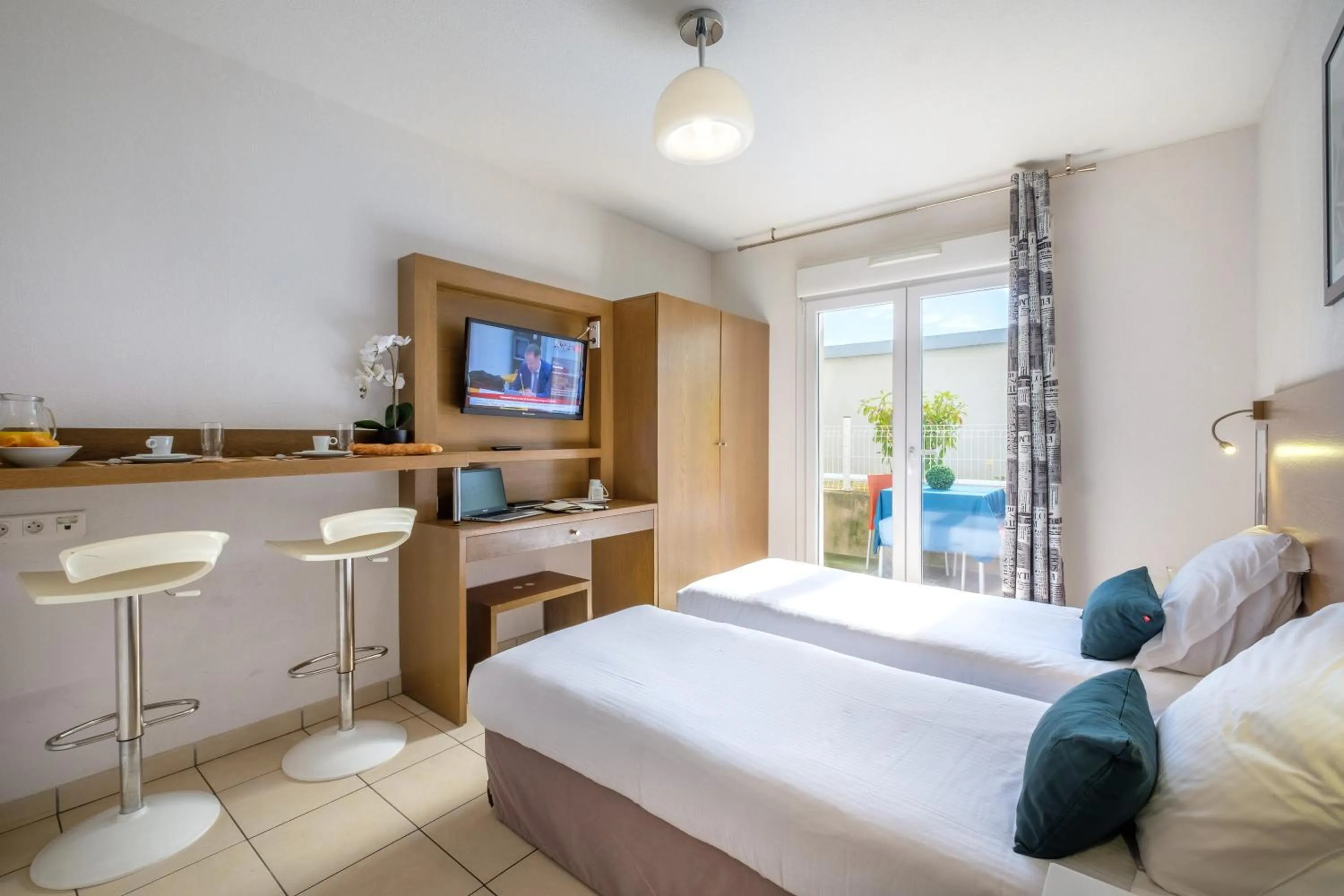 Bed in Comfort Aparthotel Antibes Le Maestria