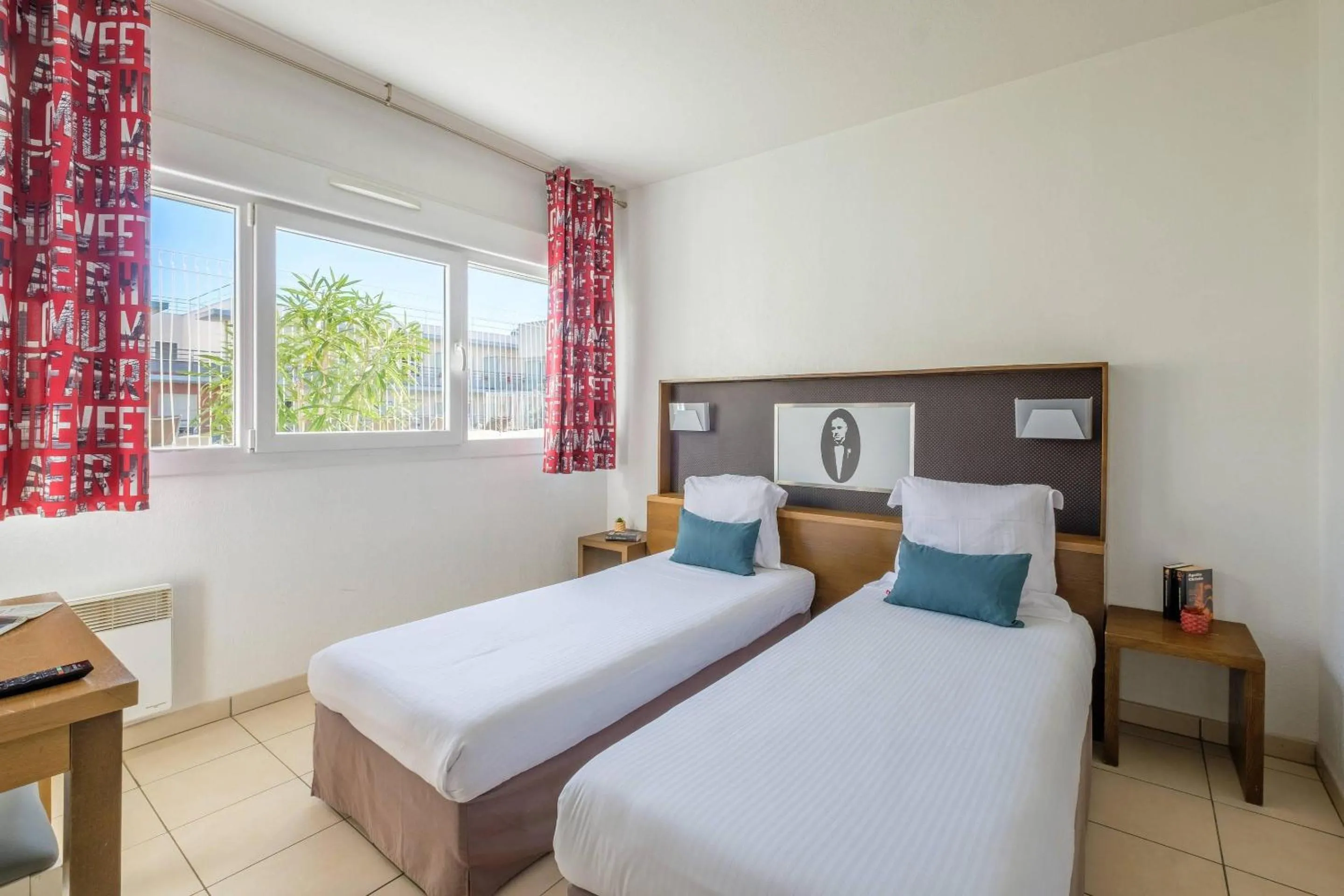 Bedroom, Bed in Comfort Aparthotel Antibes Le Maestria