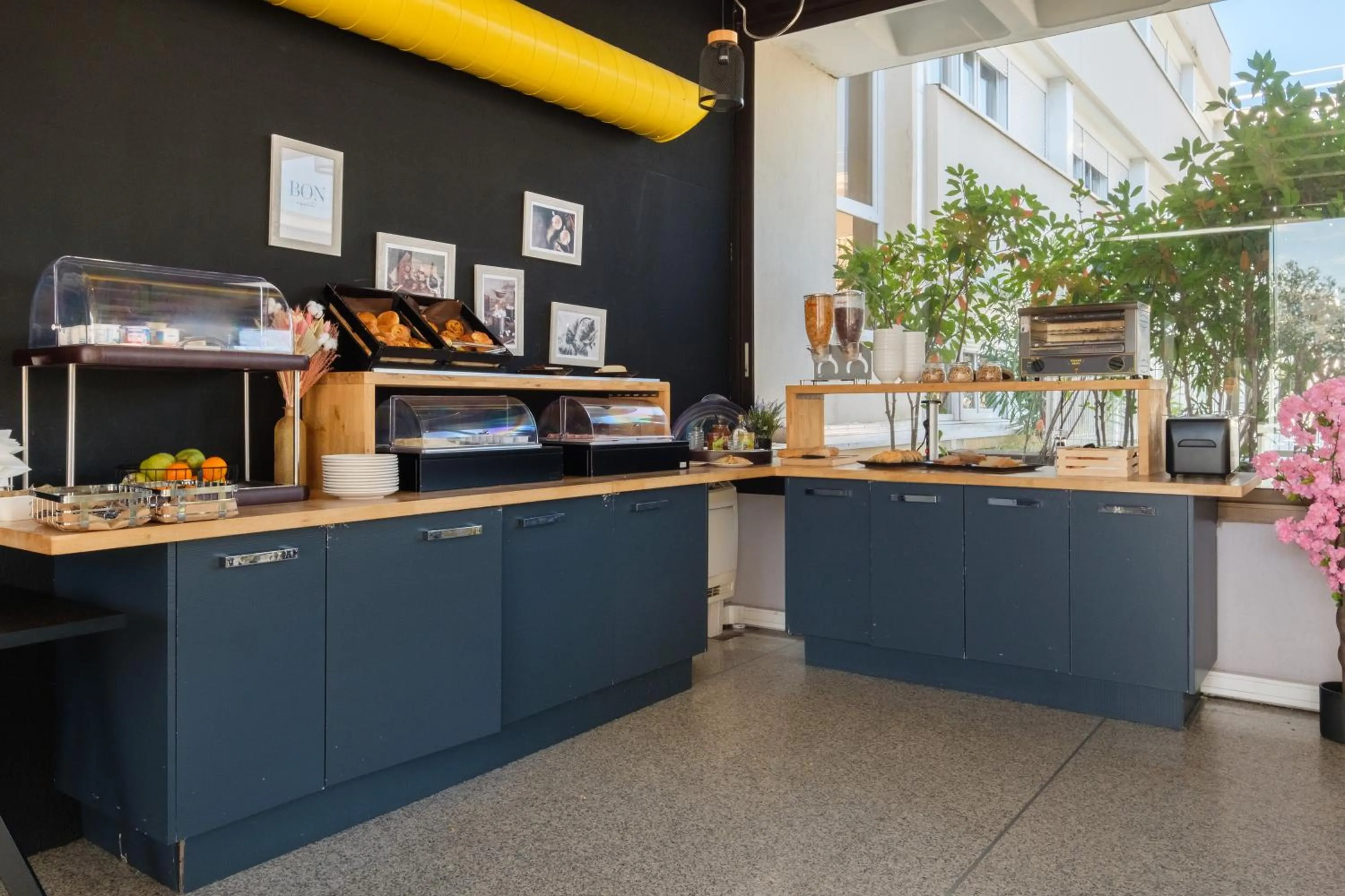 Buffet breakfast in Comfort Aparthotel Antibes Le Maestria