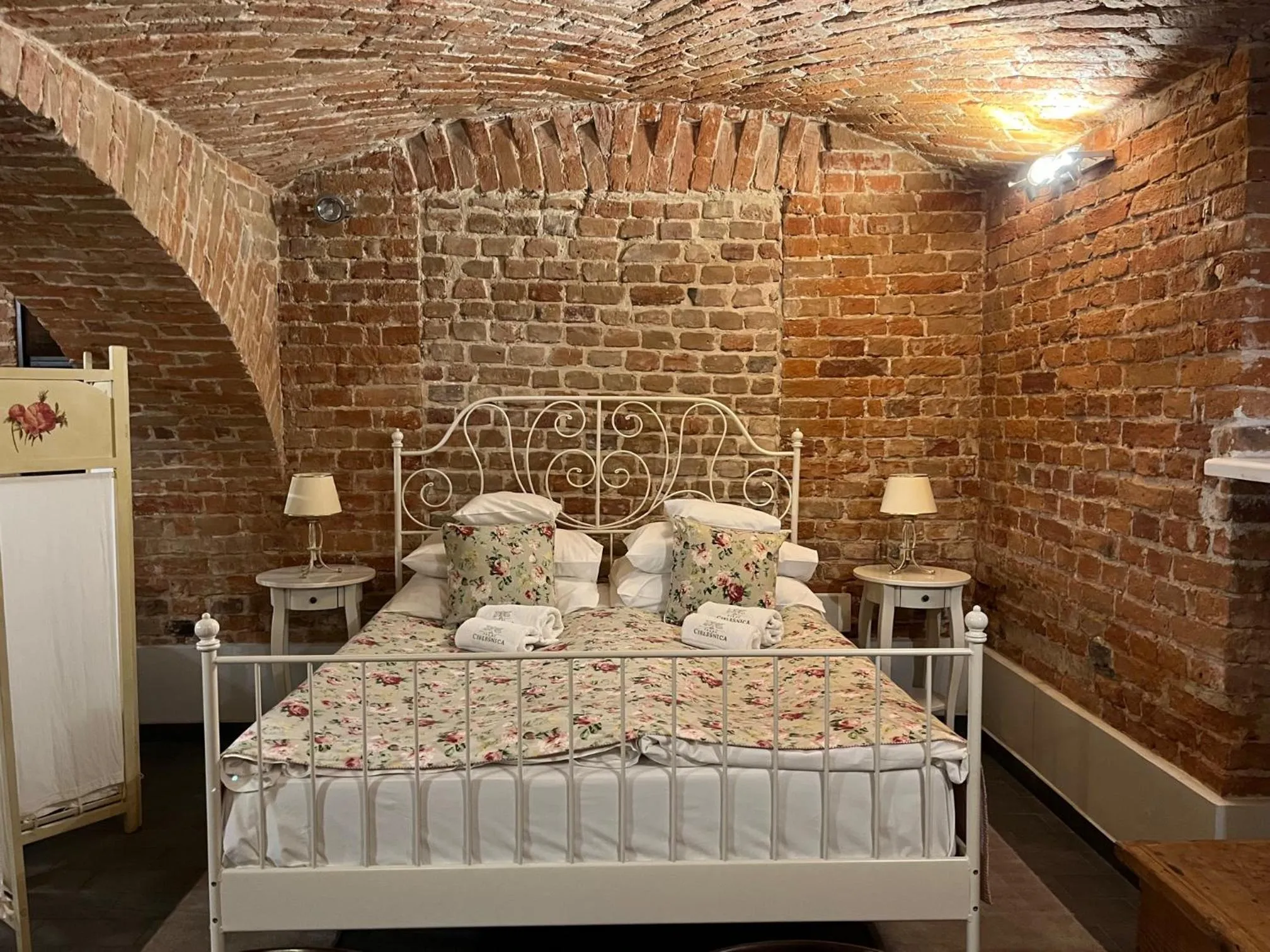 Bed in Pałac Cieleśnica