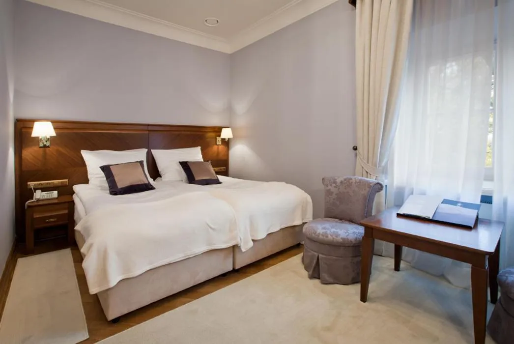 Bedroom, Bed in Pałac Cieleśnica