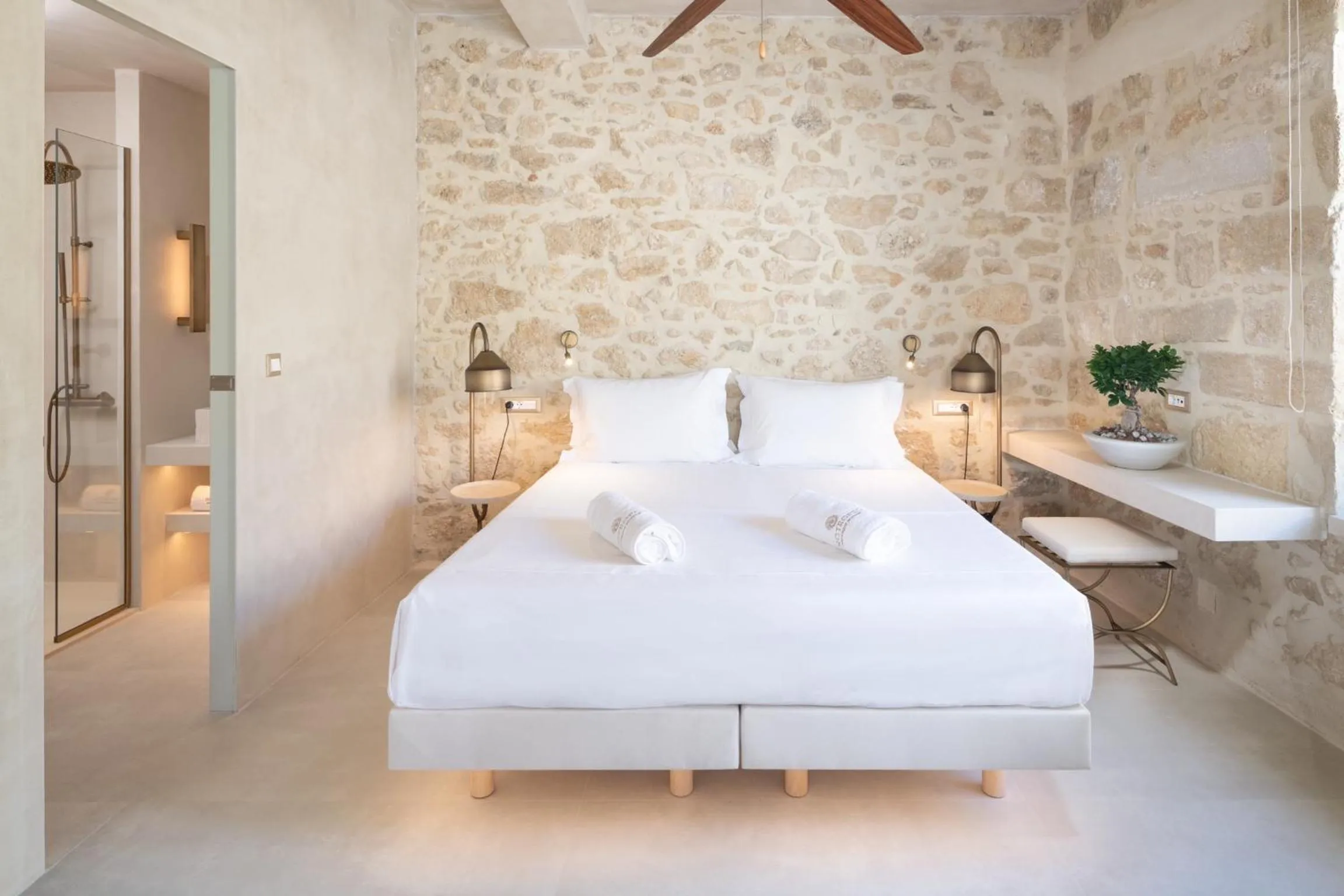 Bed in Inotropes Boutique Suites - Adults Only