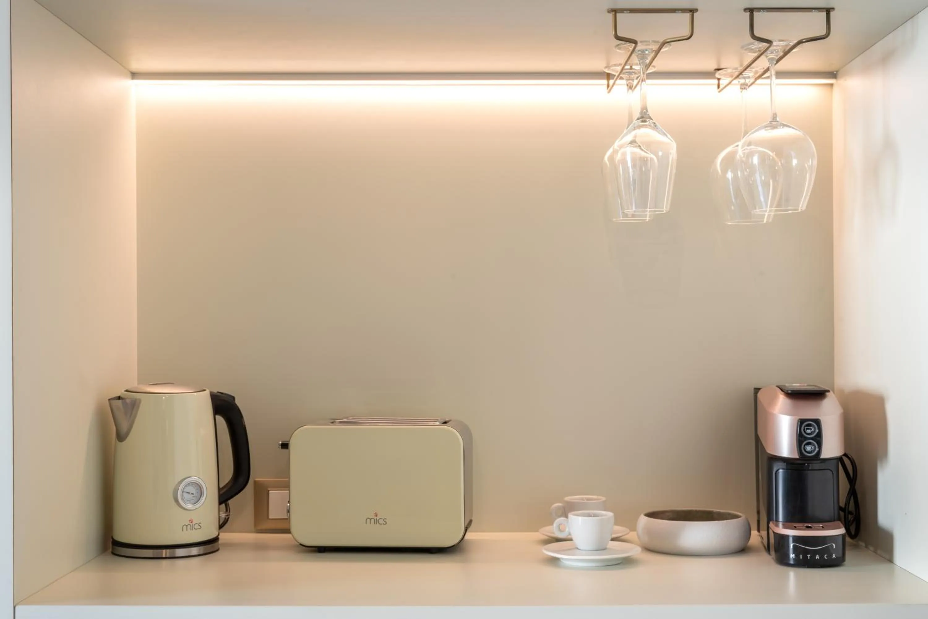 Coffee/tea facilities in Inotropes Boutique Suites - Adults Only