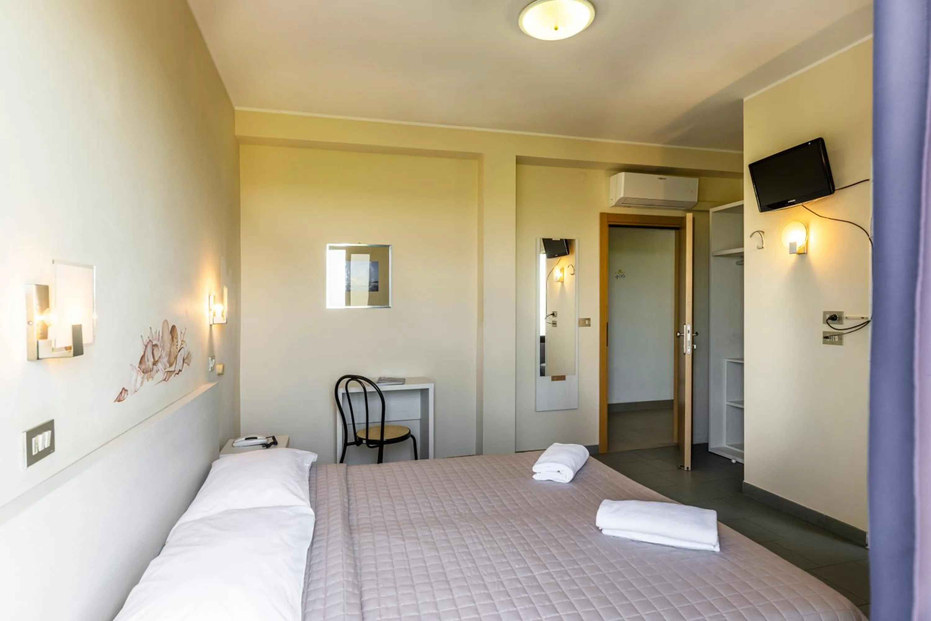 Bedroom, Bed in Hotel La Siesta