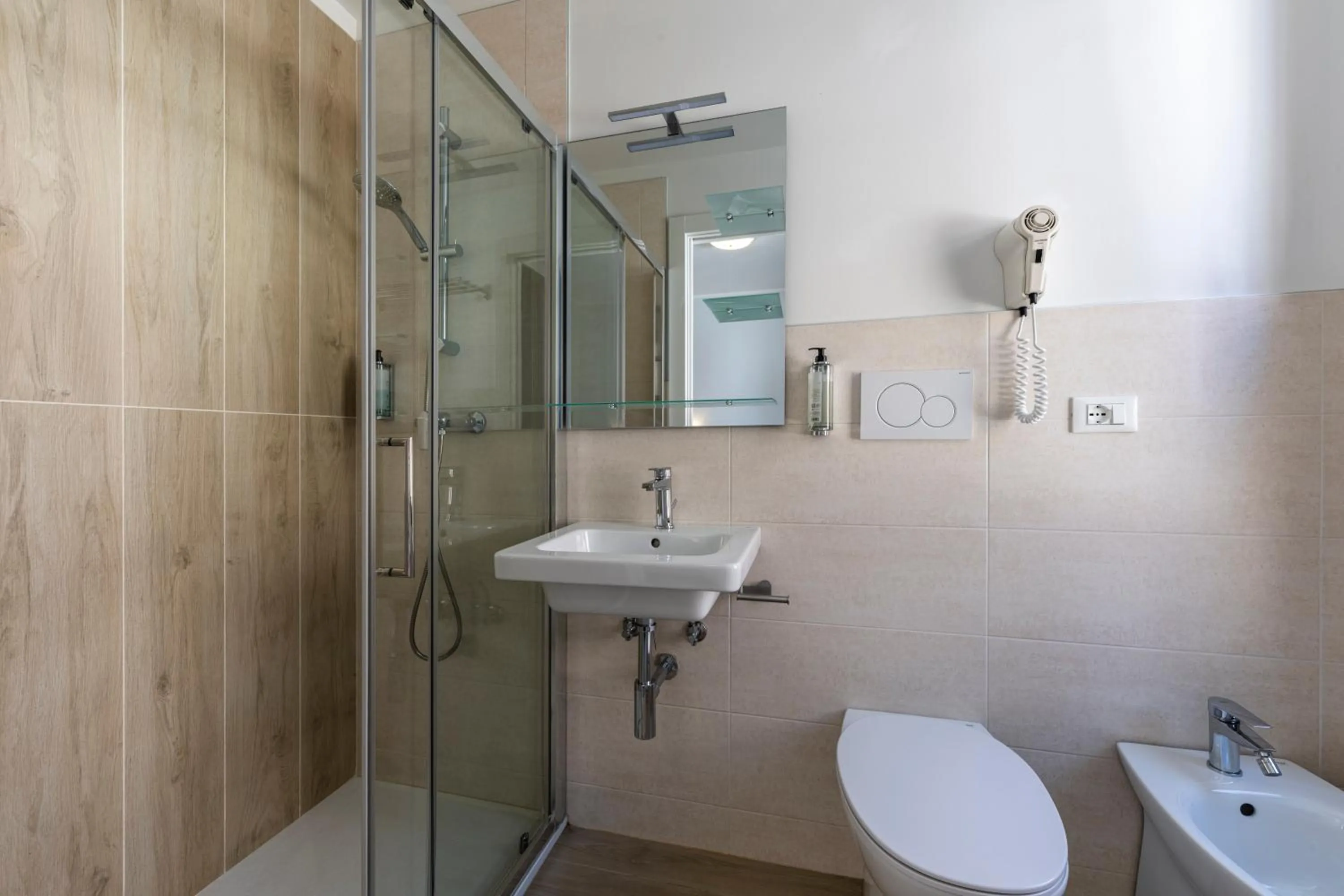 Shower in Hotel La Siesta