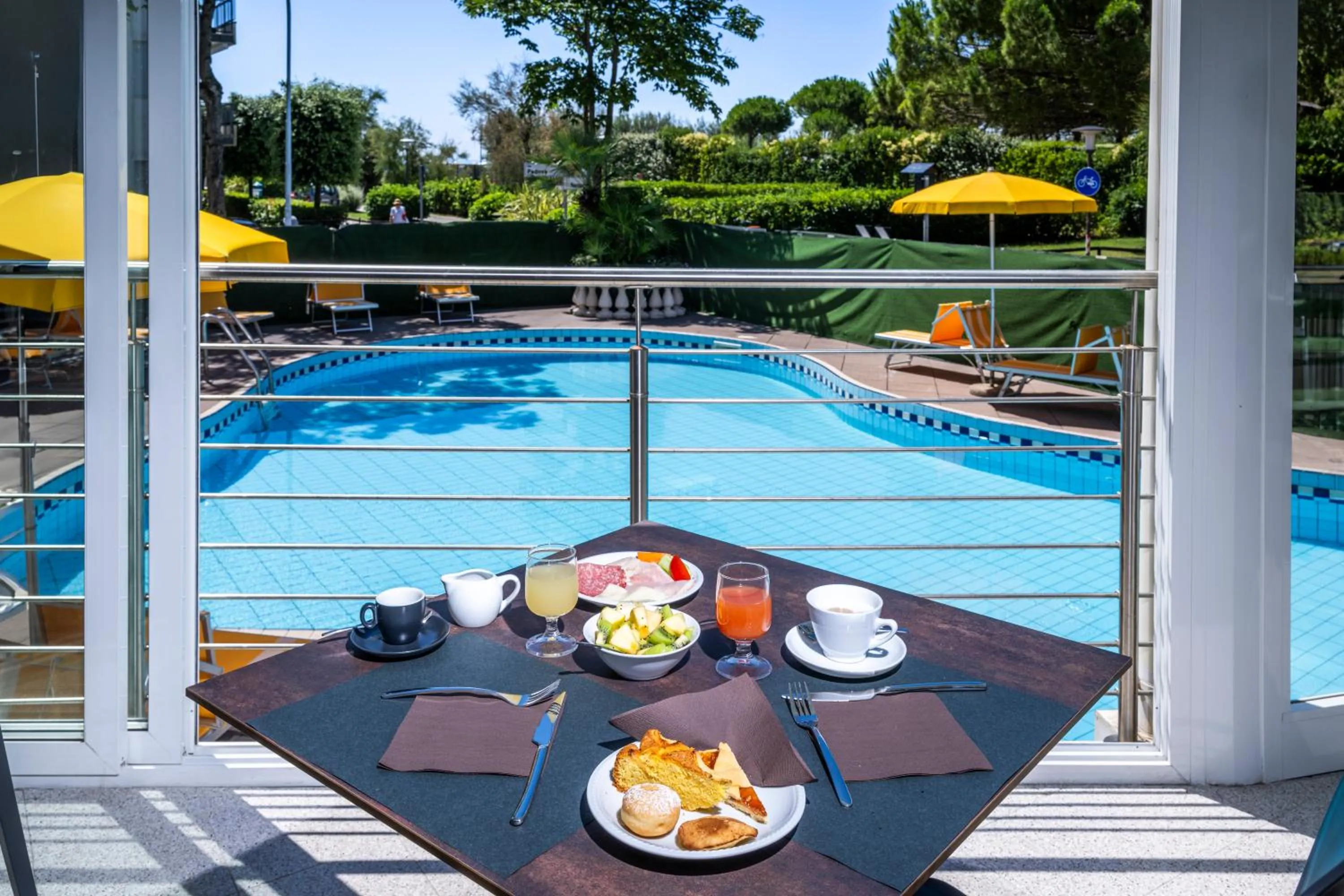 Swimming pool in Hotel La Siesta