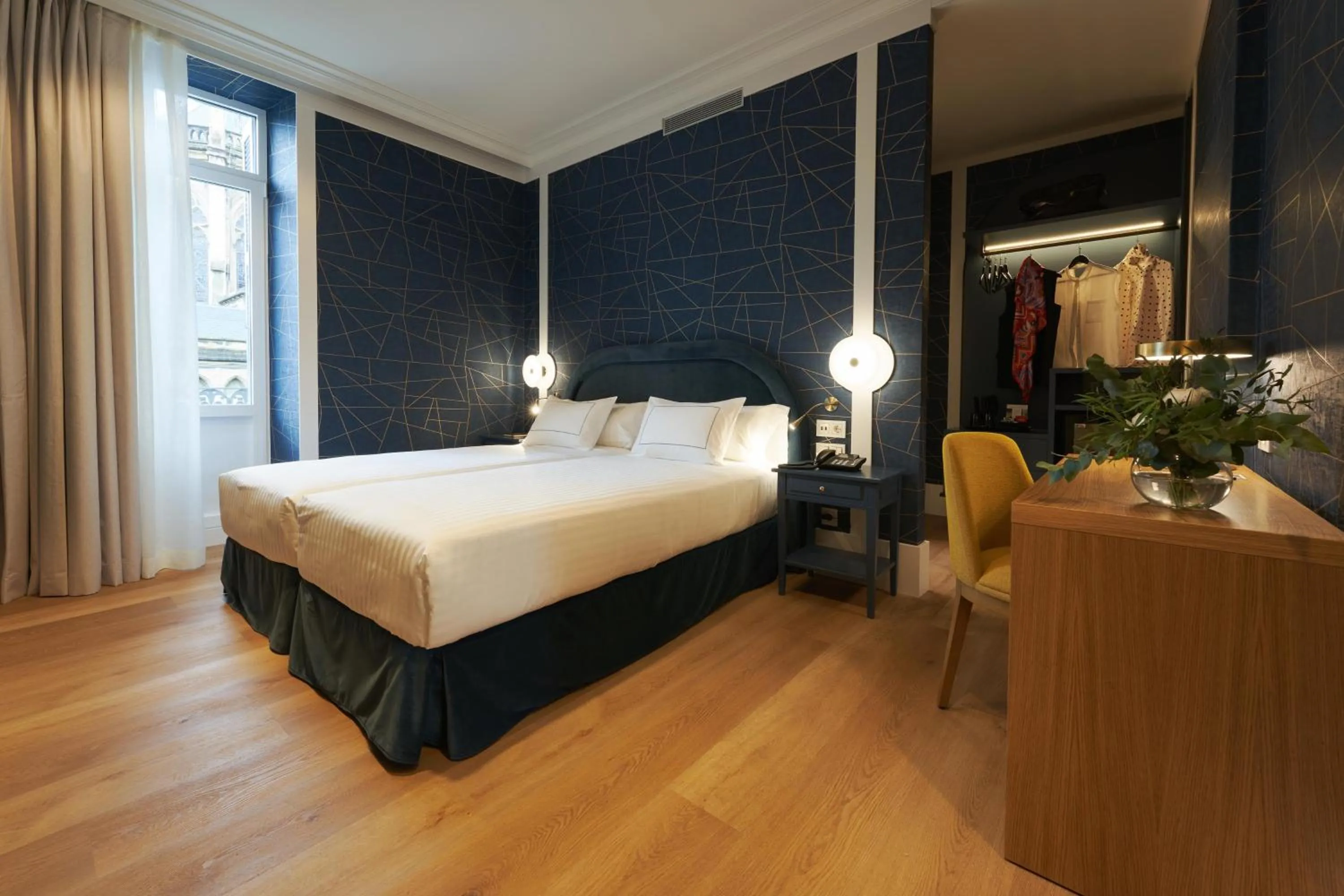 Photo of the whole room, Bed in Intelier Villa Katalina