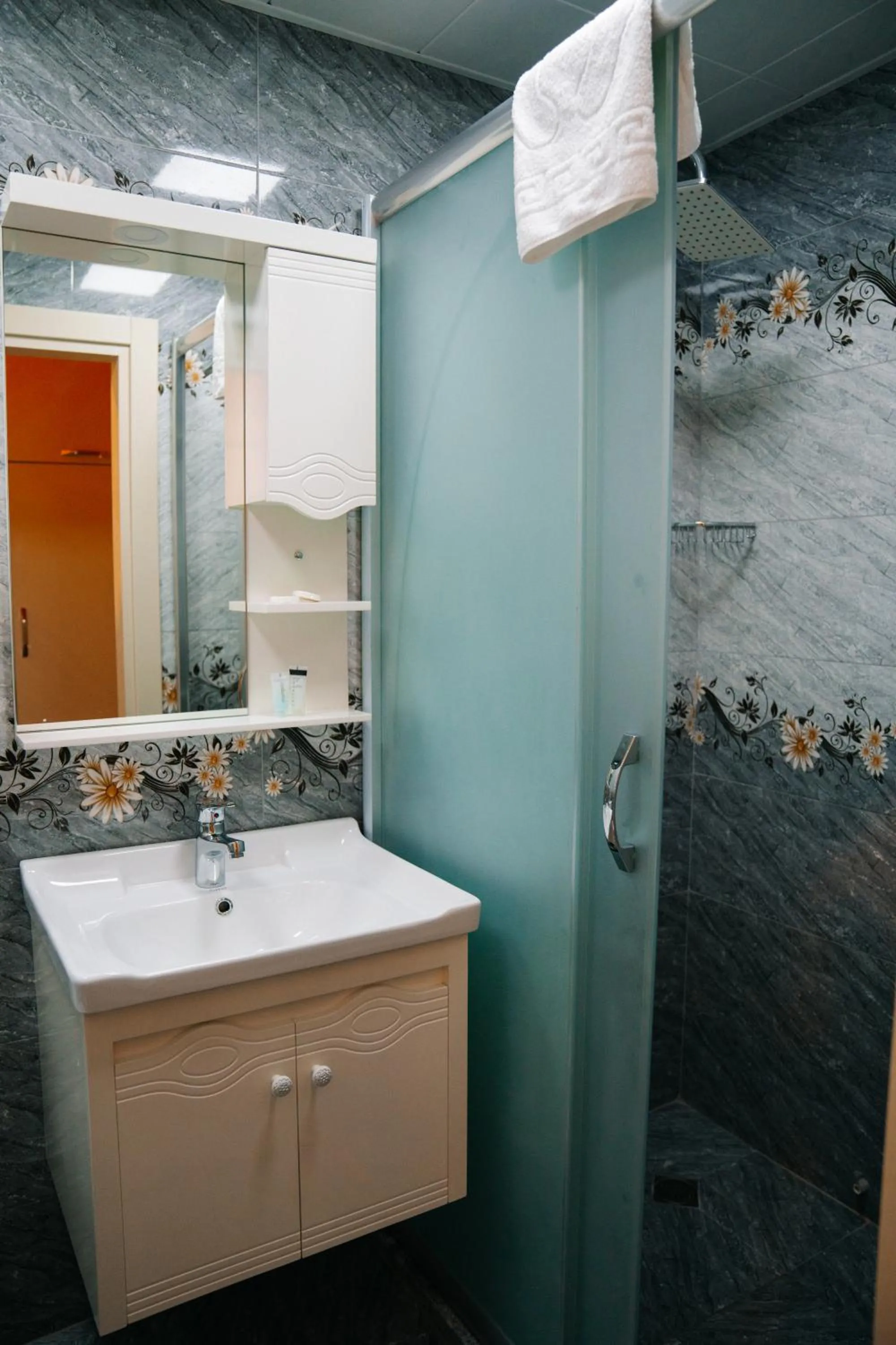 Shower in The Clocktower Hotel