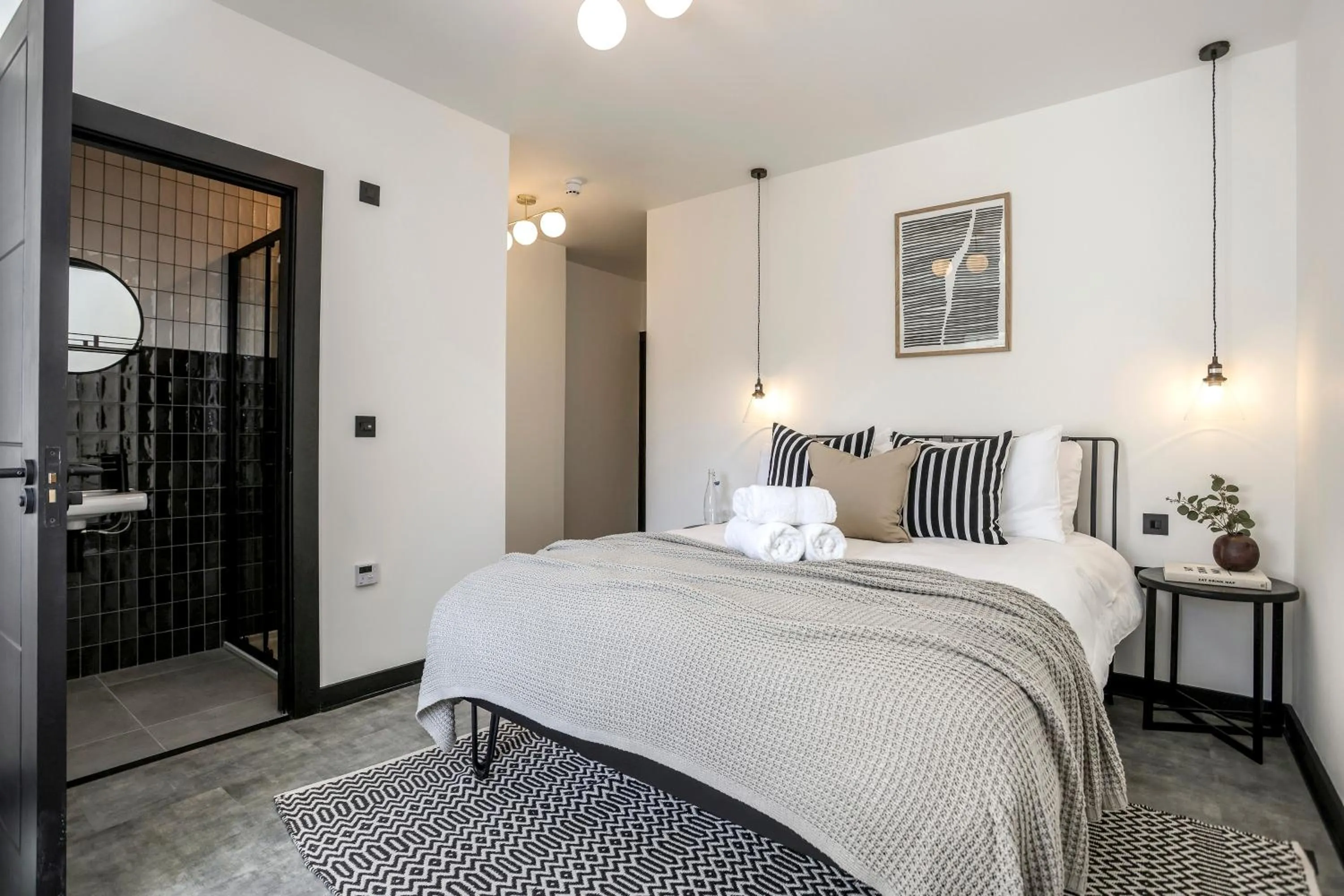 Bed in The Brewers Rooms Contemporary Aparthotel