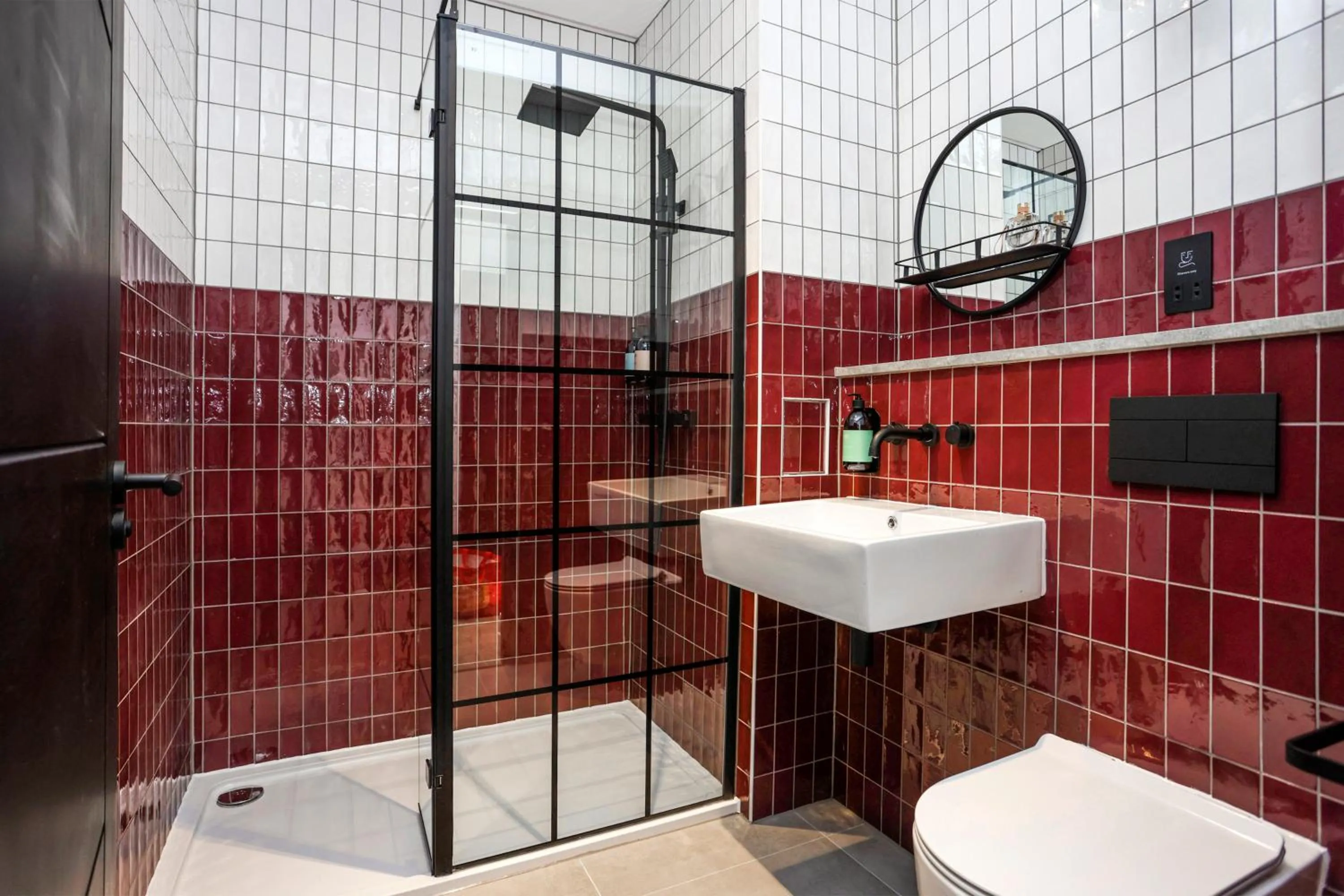 Bathroom in The Brewers Rooms Contemporary Aparthotel