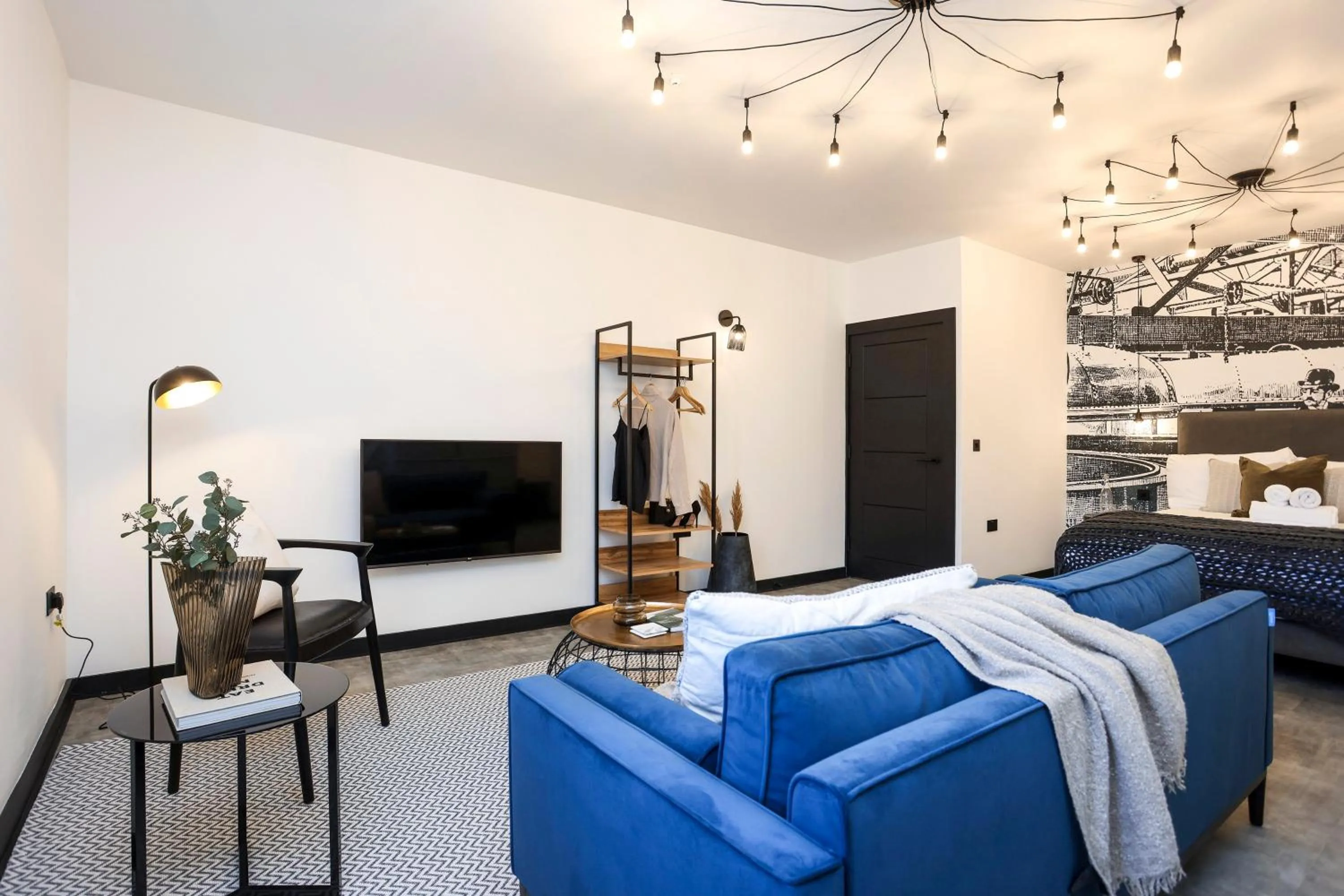 TV and multimedia, Bed in The Brewers Rooms Contemporary Aparthotel