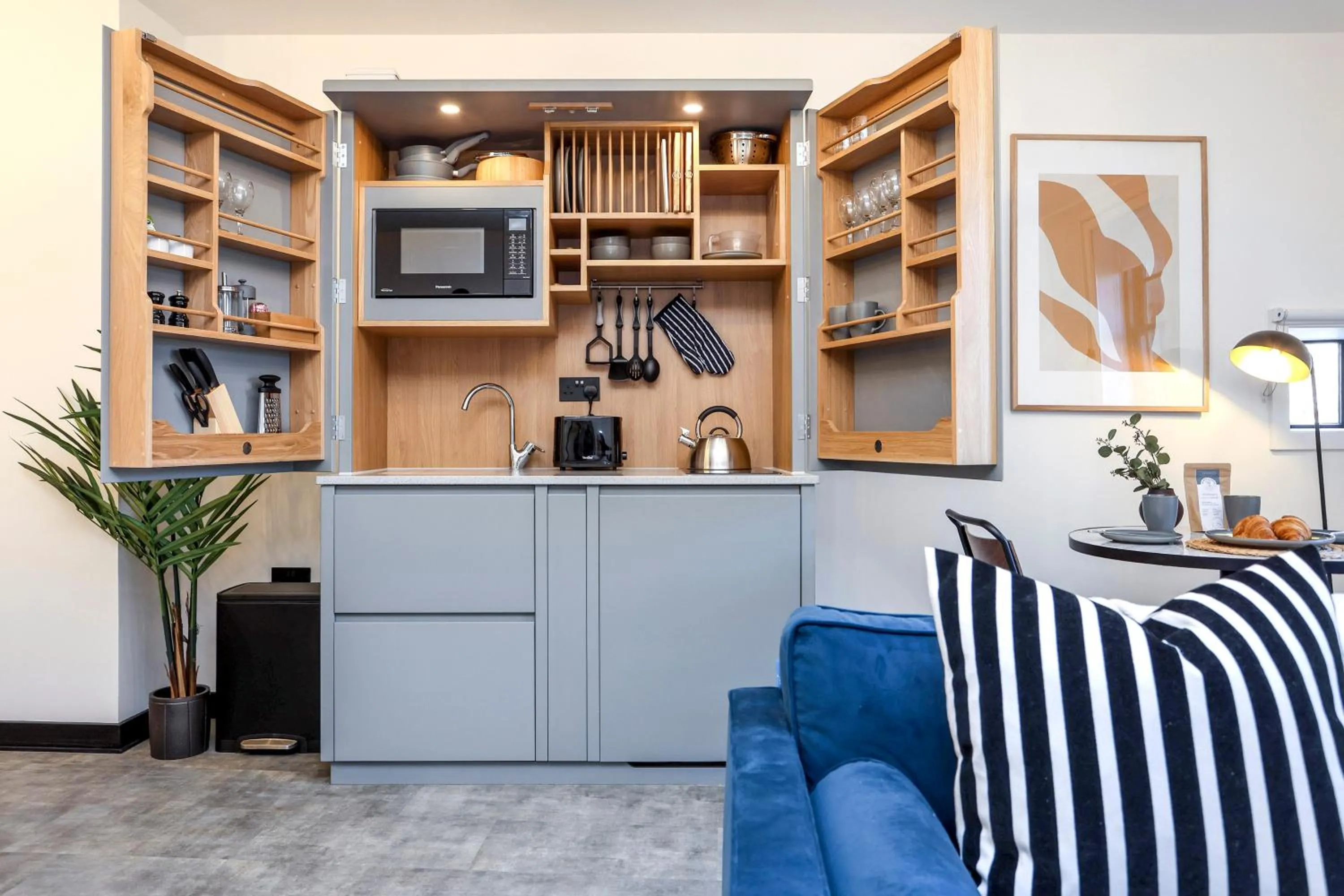 Kitchen or kitchenette in The Brewers Rooms Contemporary Aparthotel