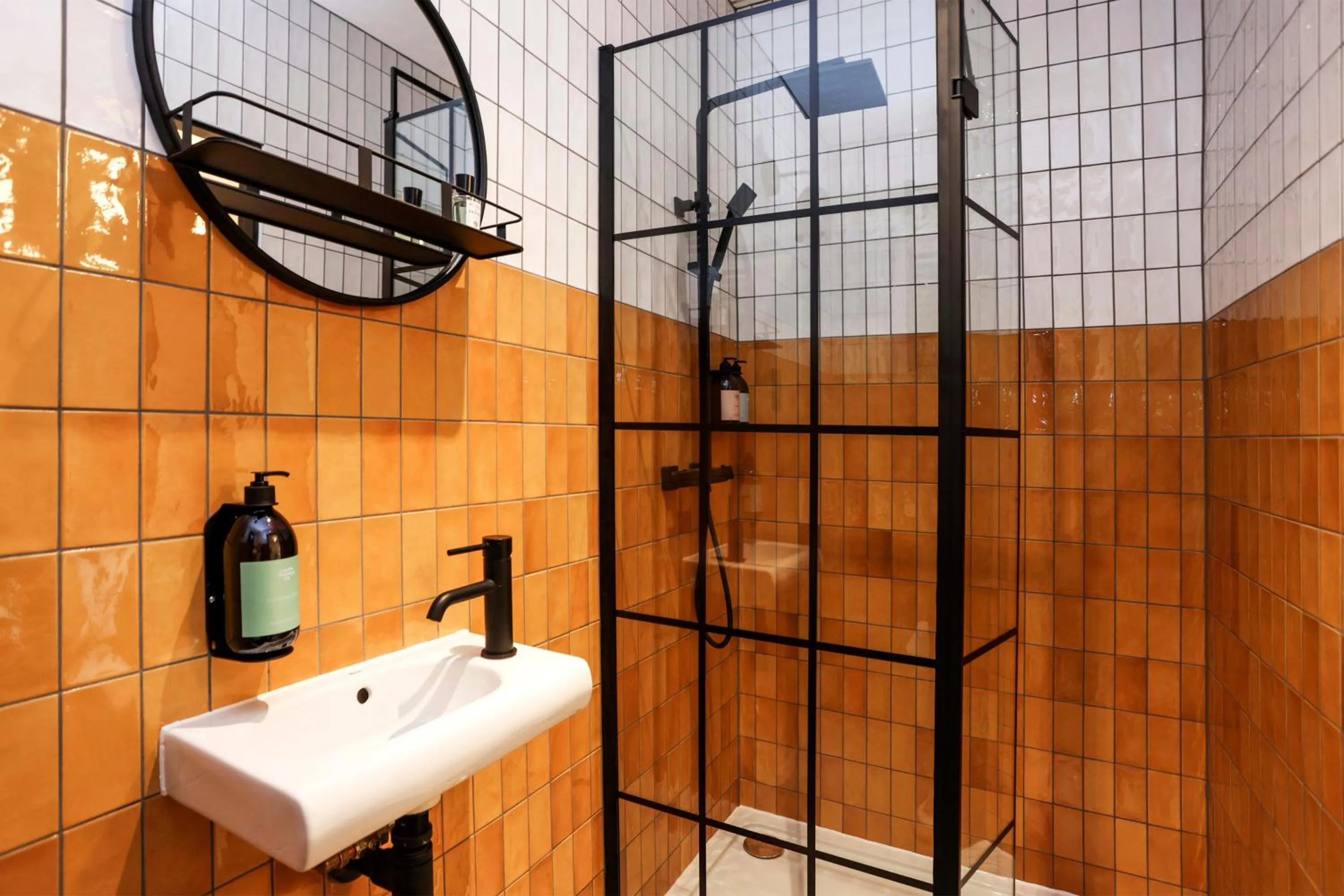 Bathroom in The Brewers Rooms Contemporary Aparthotel