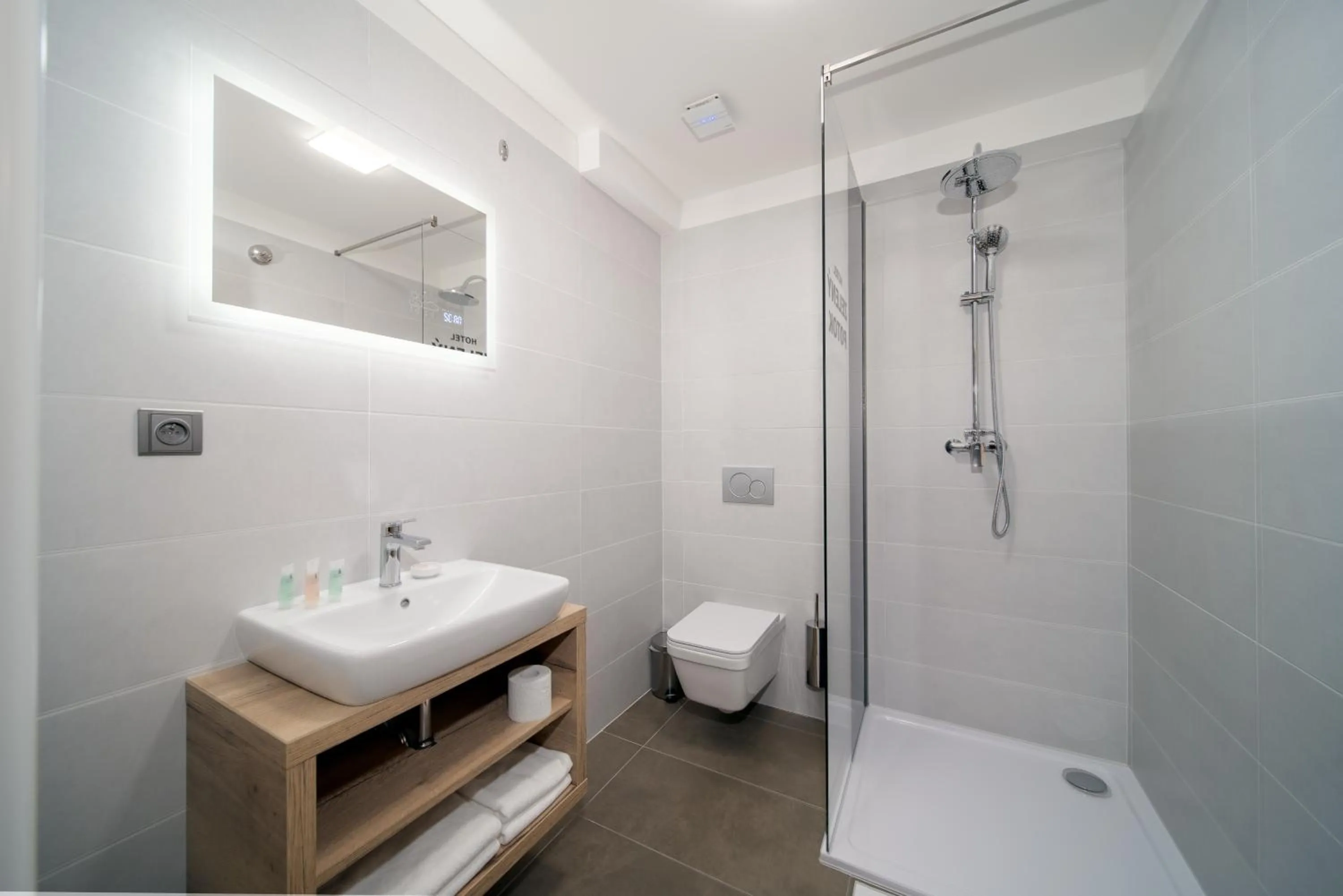Shower in Hotel Zelený potok