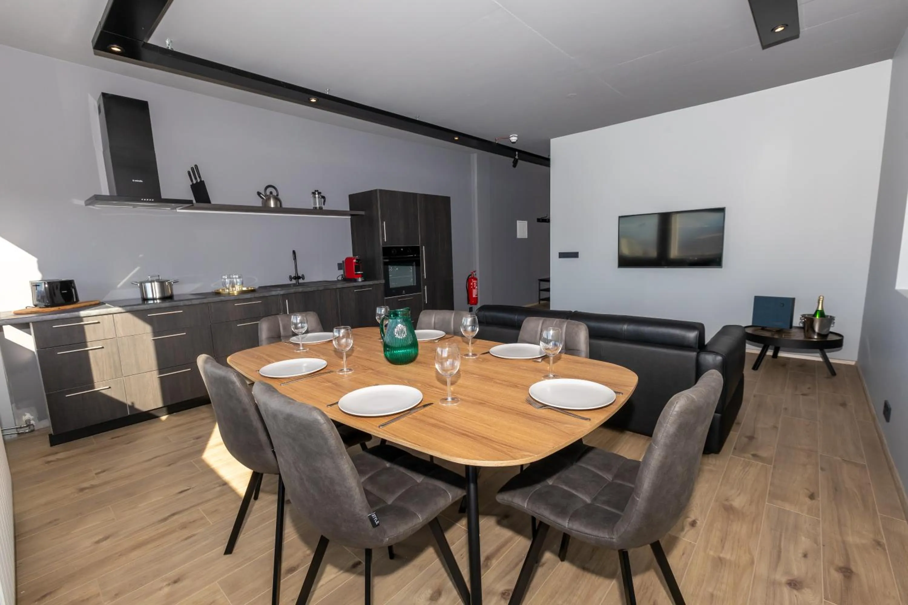 Living room in Akureyri Lux Apartments with hot tub access