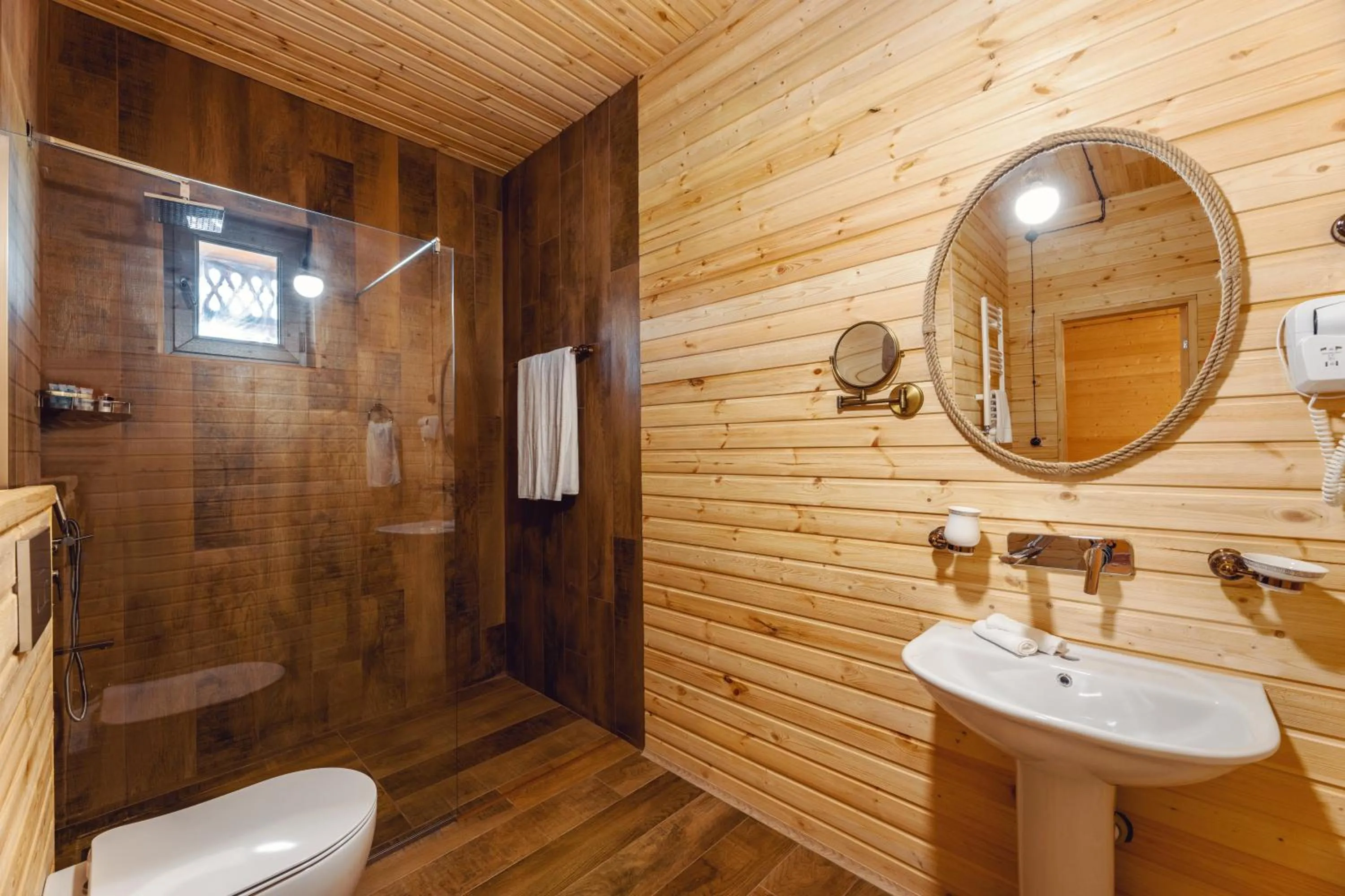 Shower in Hotel Chateau Kvirike