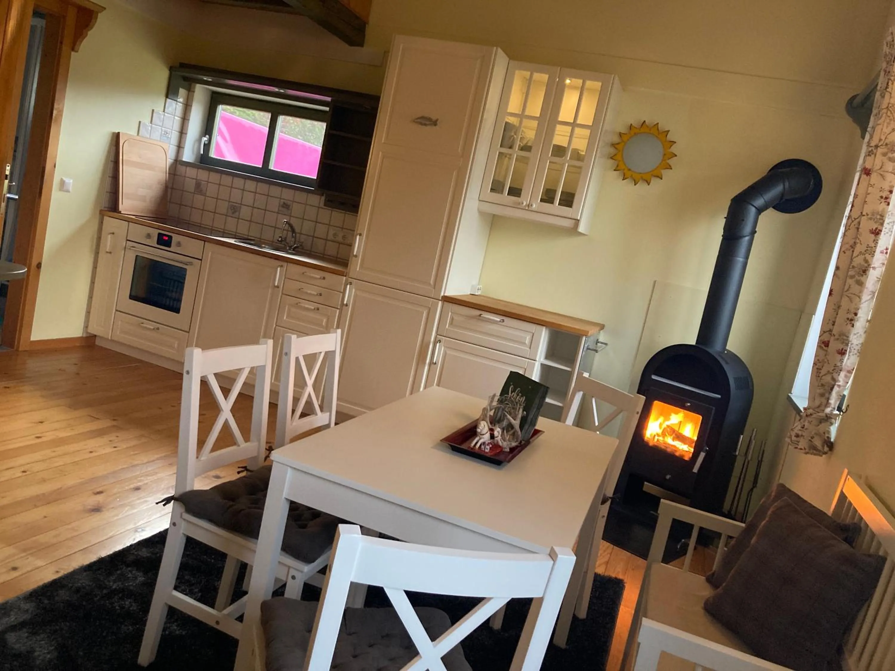 Kitchen or kitchenette in Kantor Village am Millstätter See - Boutique-Chalets und Lodges