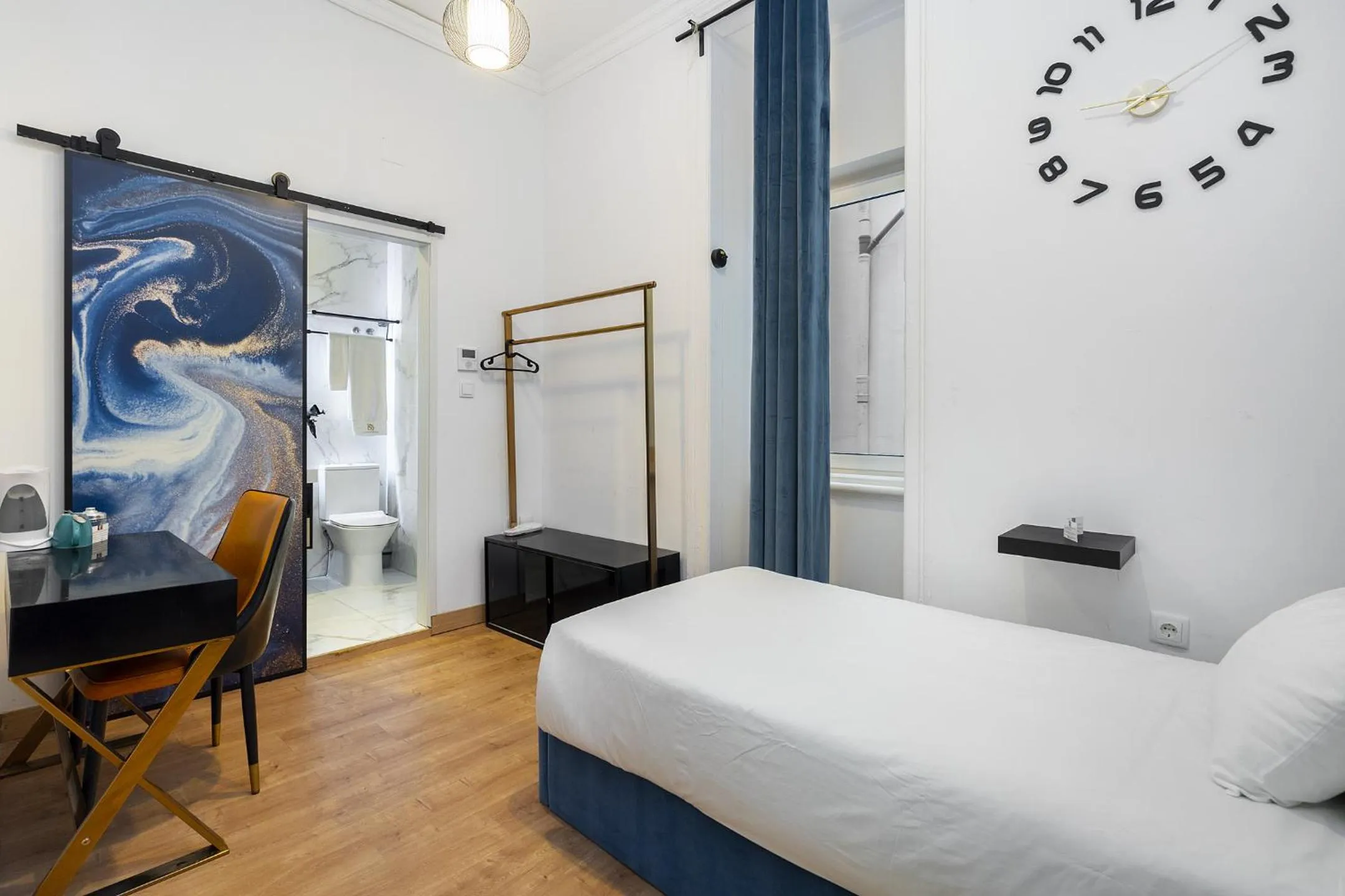 Bedroom, Bed in Lisbon 5 Hotel