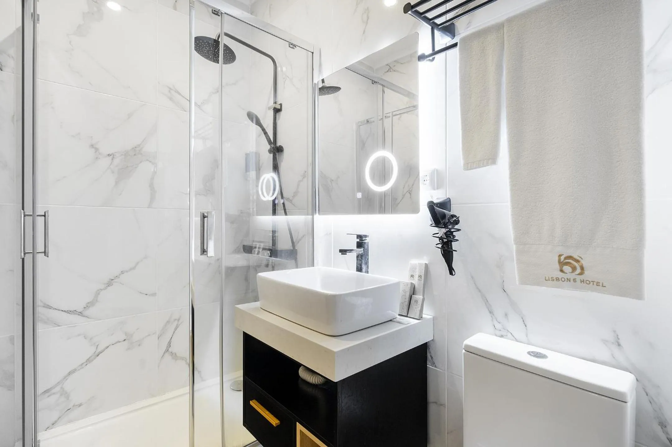 Toilet in Lisbon 5 Hotel