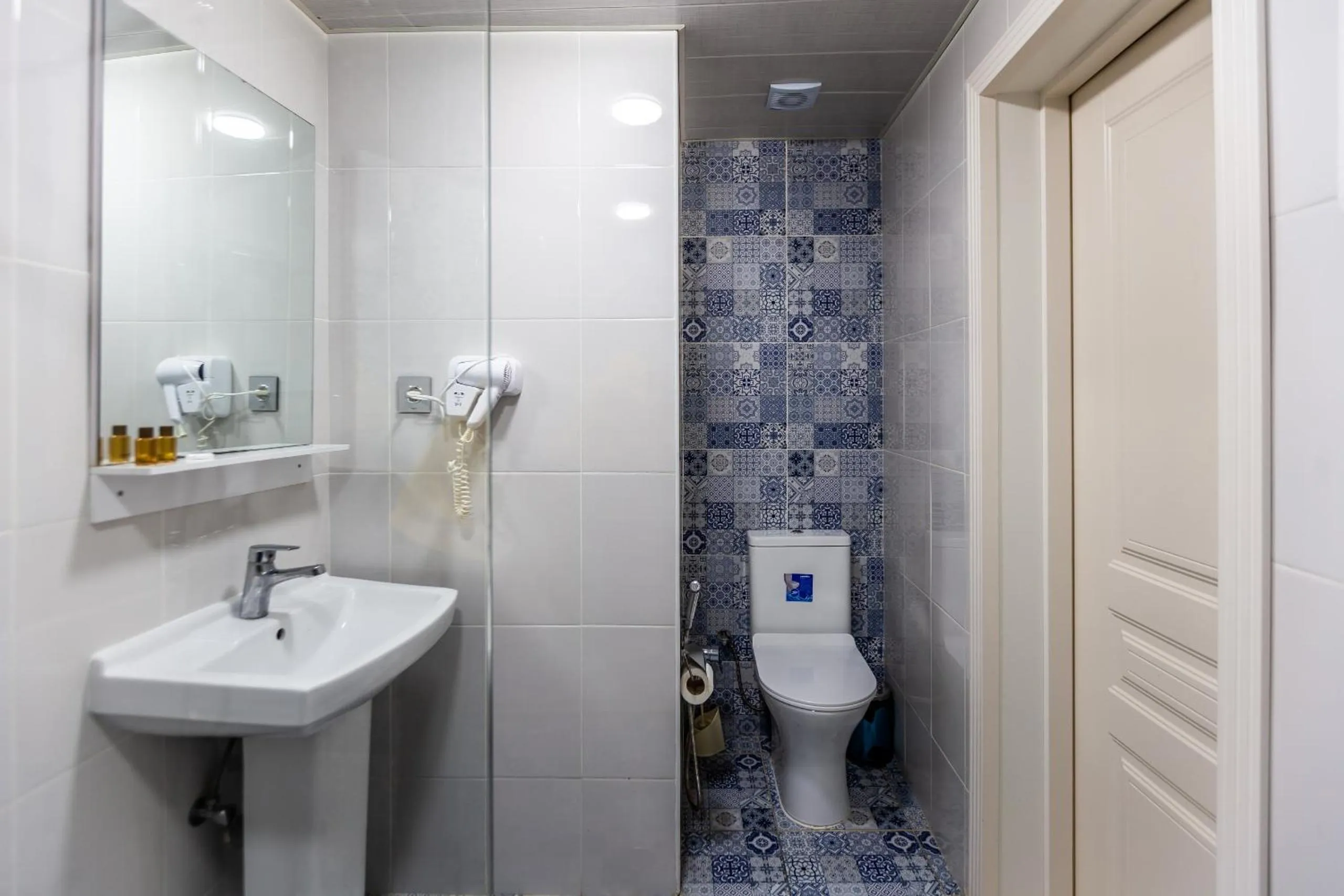 Toilet in Moss Art Boutique Hotel