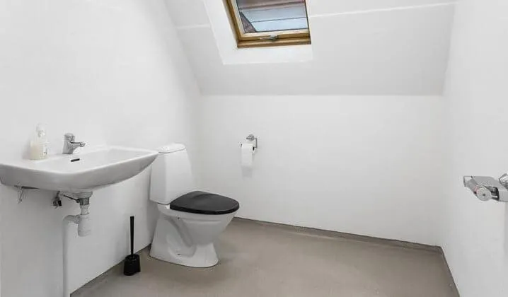 Toilet in Hotel Stokkegaarden's BnB & Apartments