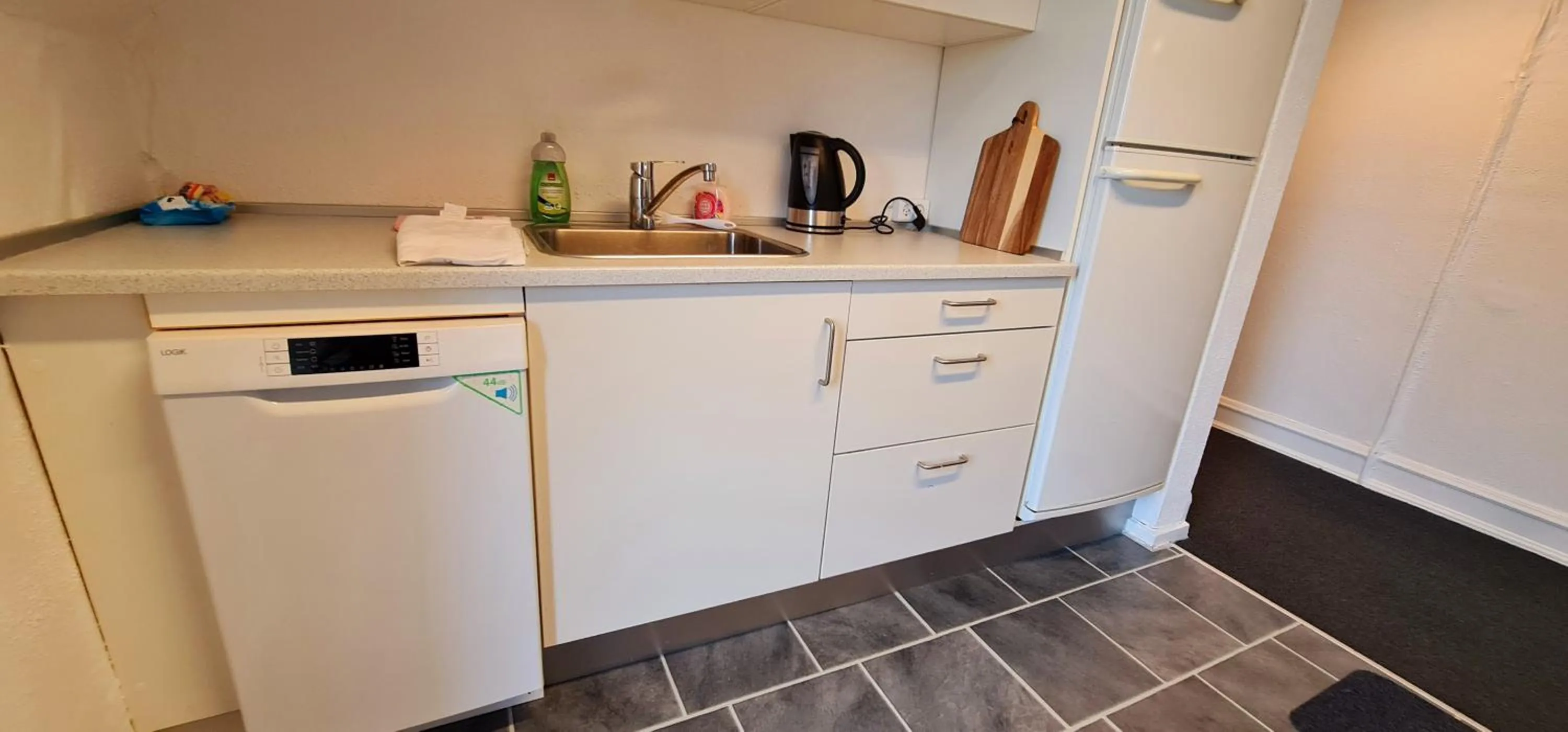 Kitchen or kitchenette in Hotel Stokkegaarden's BnB & Apartments