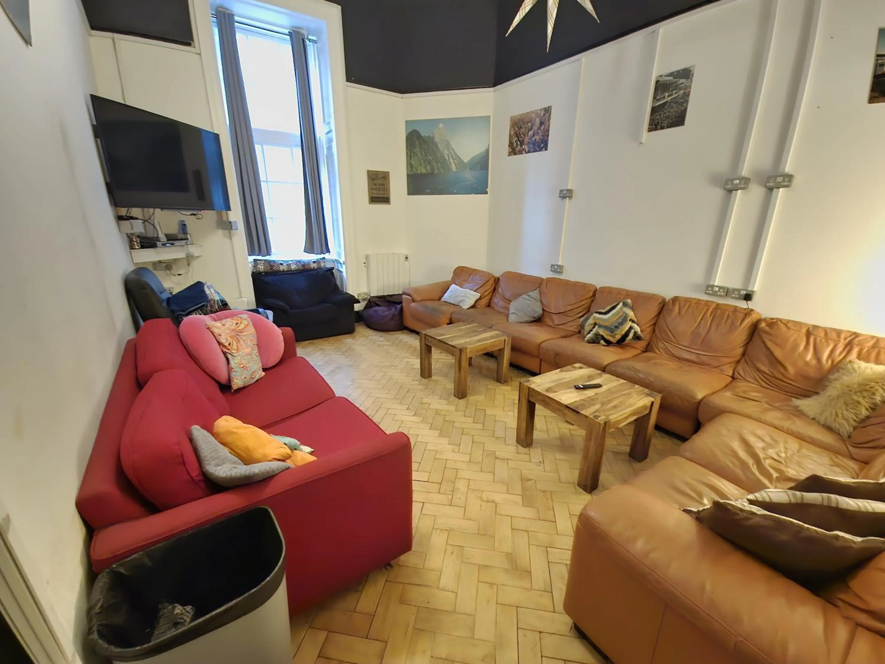 Communal lounge/ TV room in Edinburgh Backpackers - over 18s only