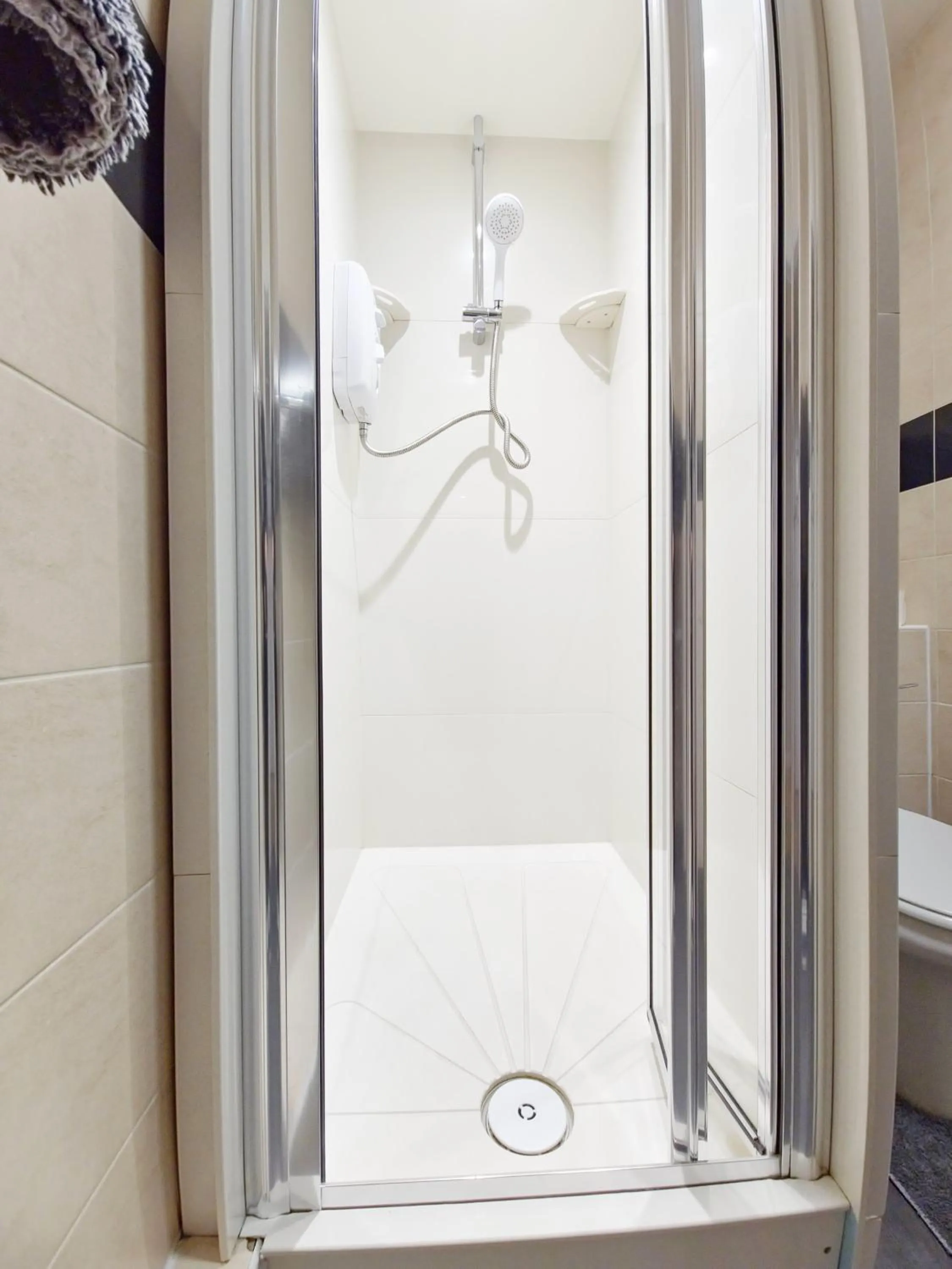 Shower in Edinburgh Backpackers - over 18s only