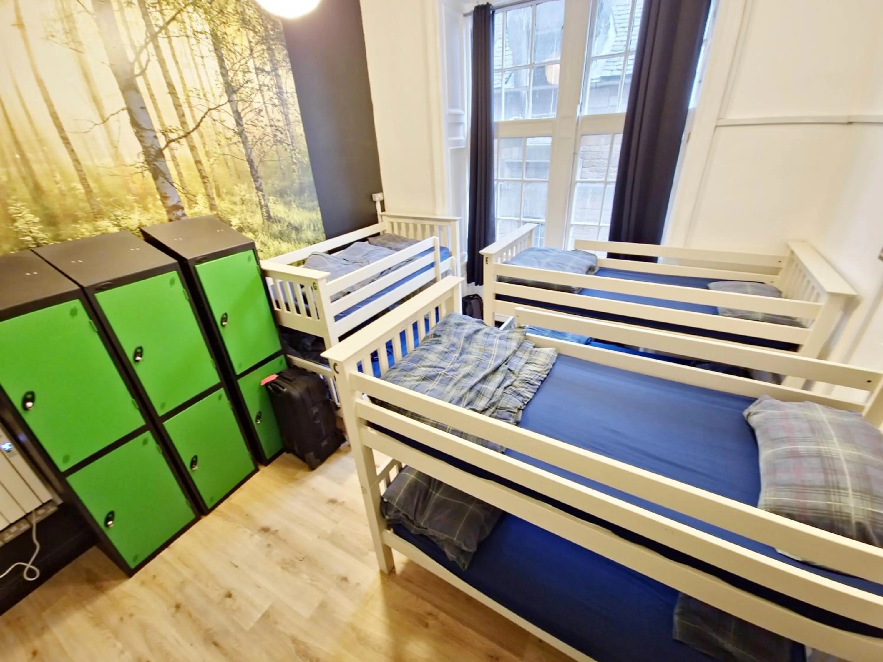 Photo of the whole room, Bed in Edinburgh Backpackers - over 18s only