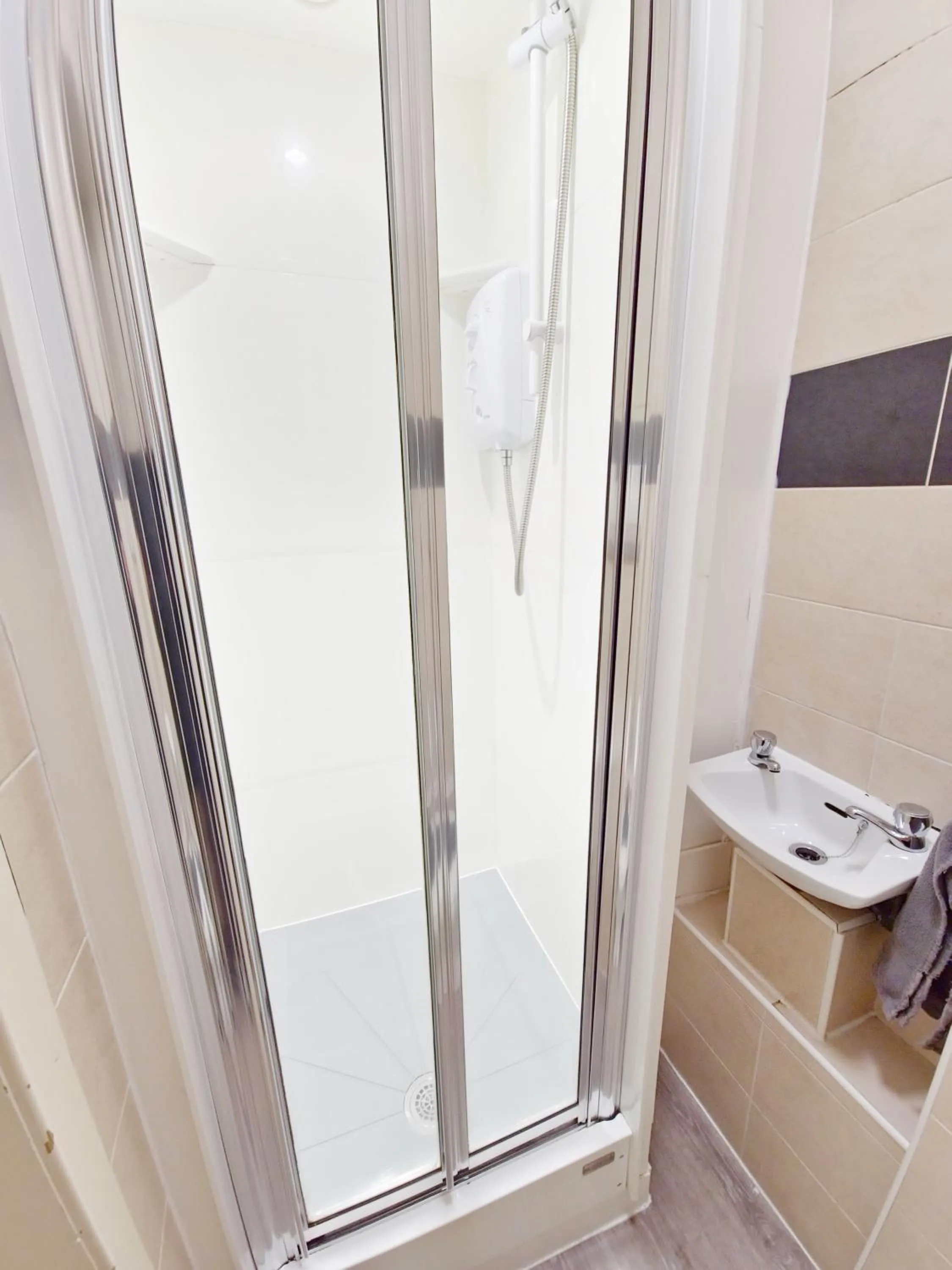 Shower in Edinburgh Backpackers - over 18s only