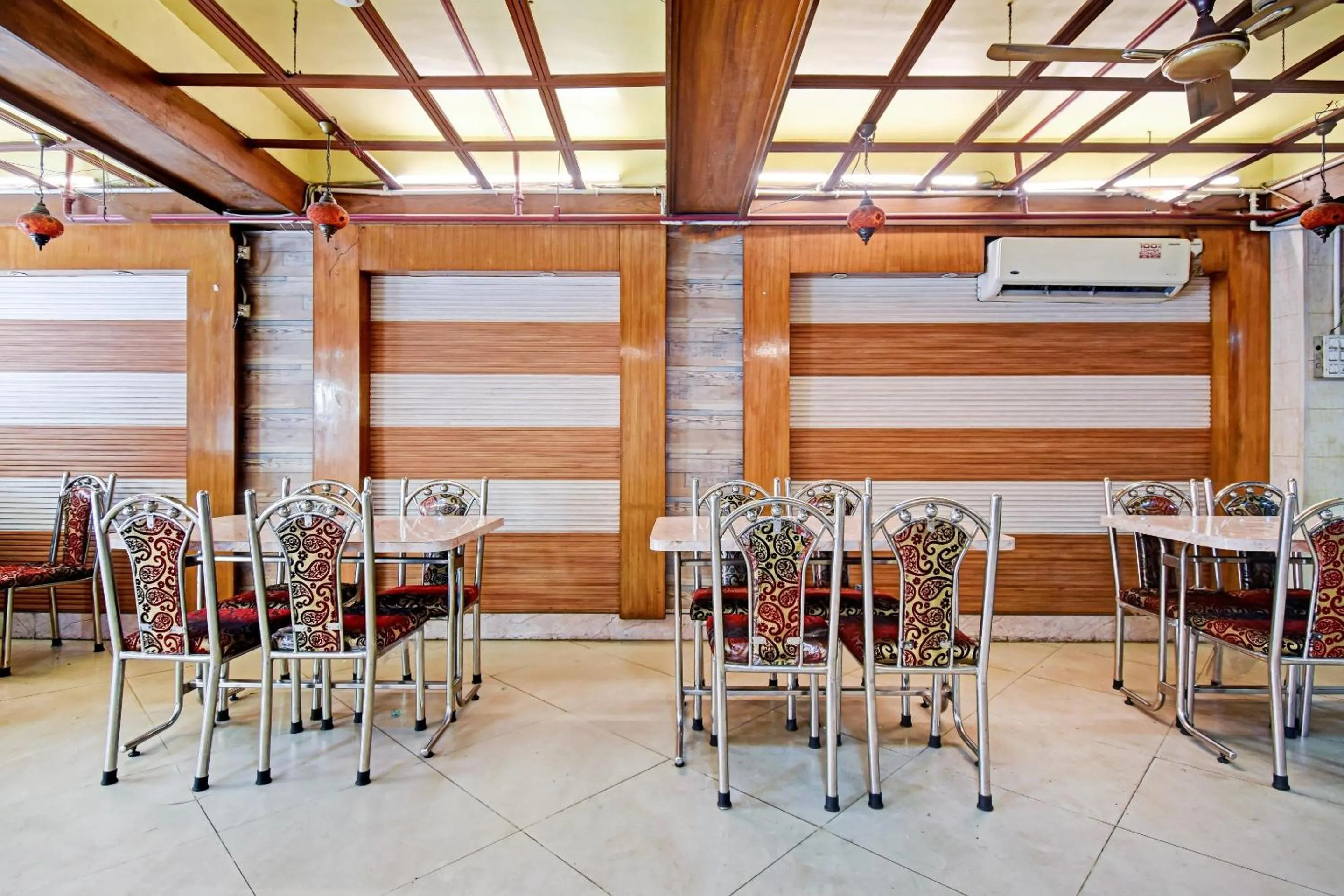 Restaurant/places to eat in Hotel O Shree Krishna International