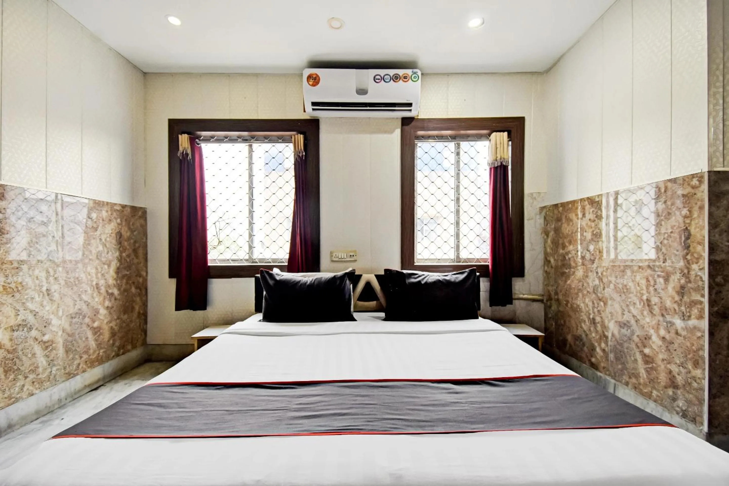 Bedroom, Bed in Hotel O Shree Krishna International