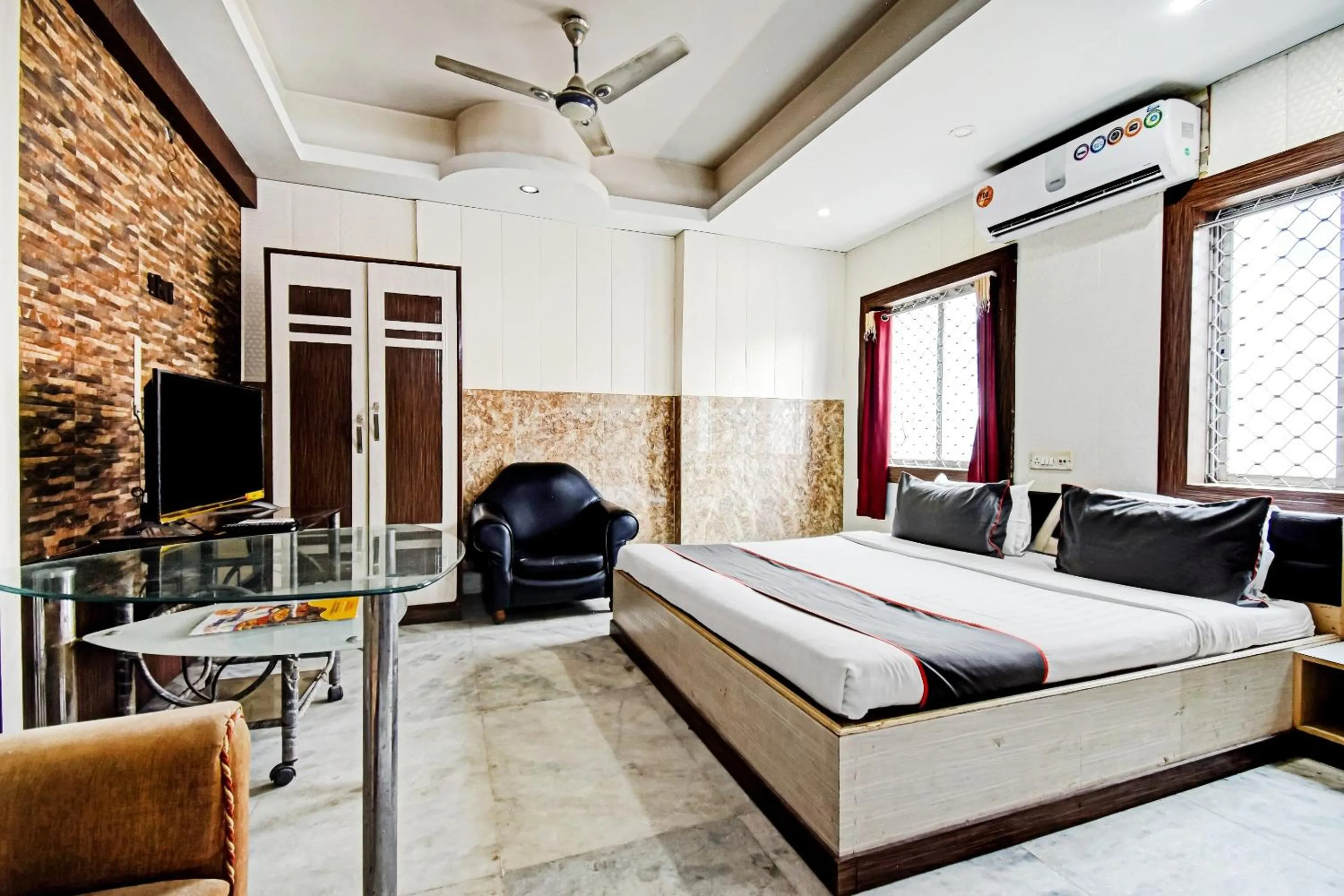 Lobby or reception, Bed in Hotel O Shree Krishna International