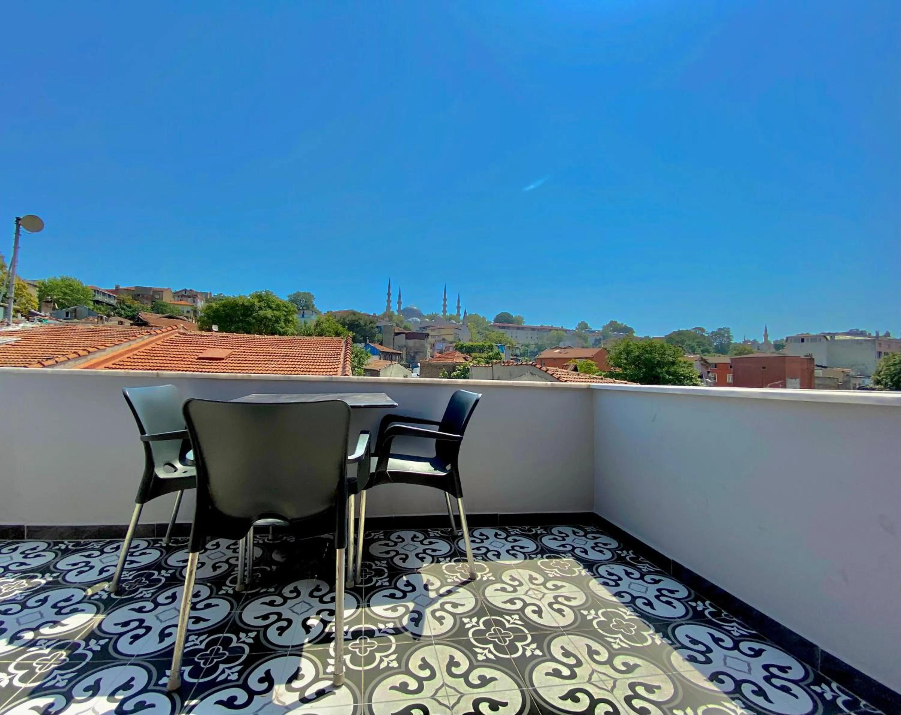 Balcony/Terrace in Victorious Hotel