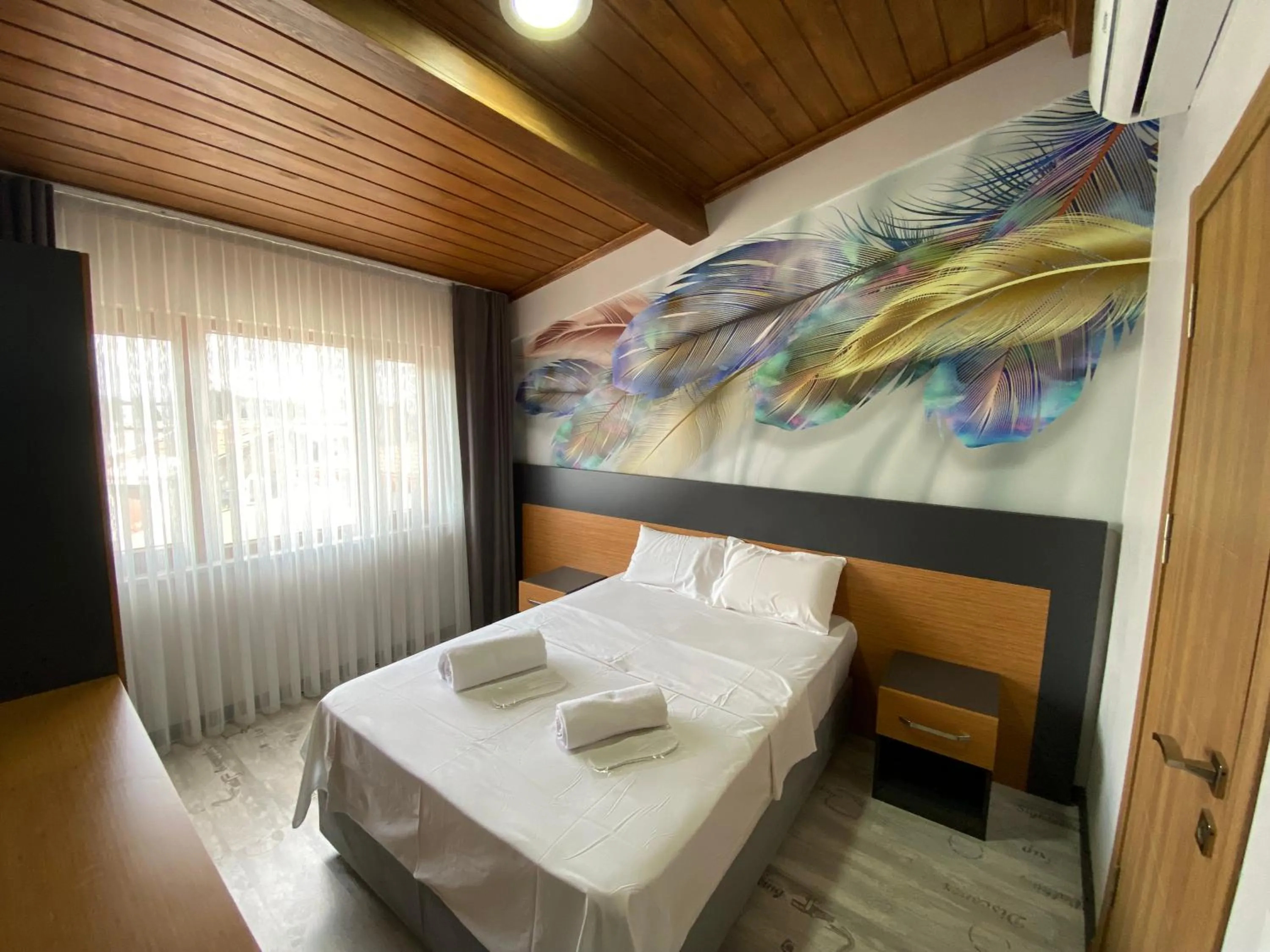 Photo of the whole room, Bed in Victorious Hotel