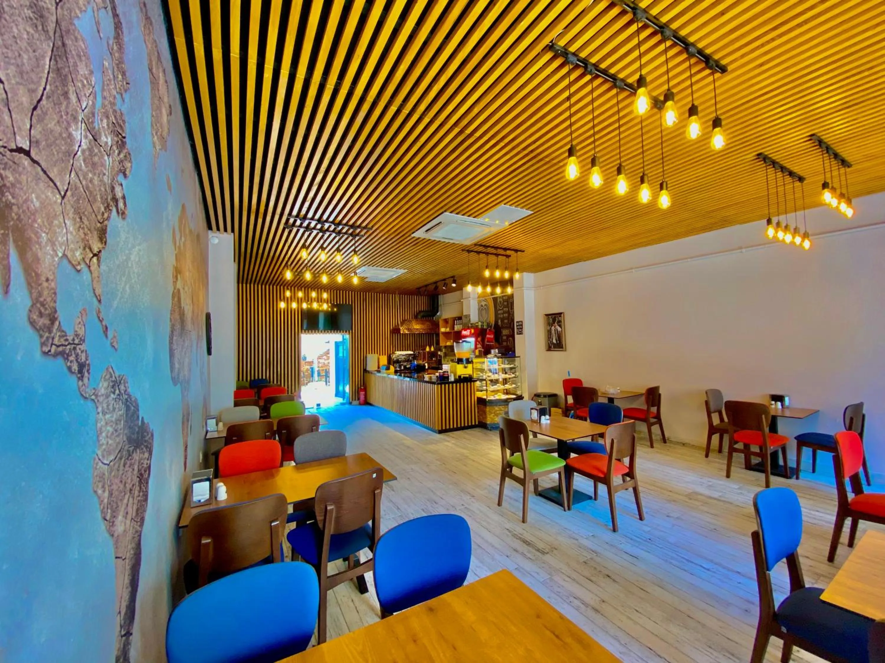 Restaurant/places to eat in Victorious Hotel