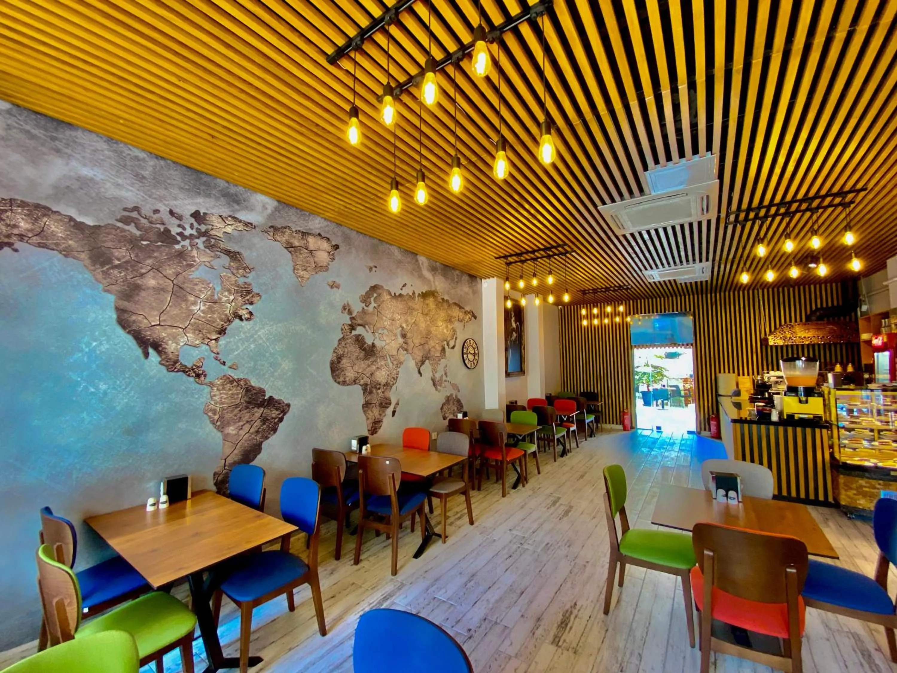 Restaurant/places to eat in Victorious Hotel