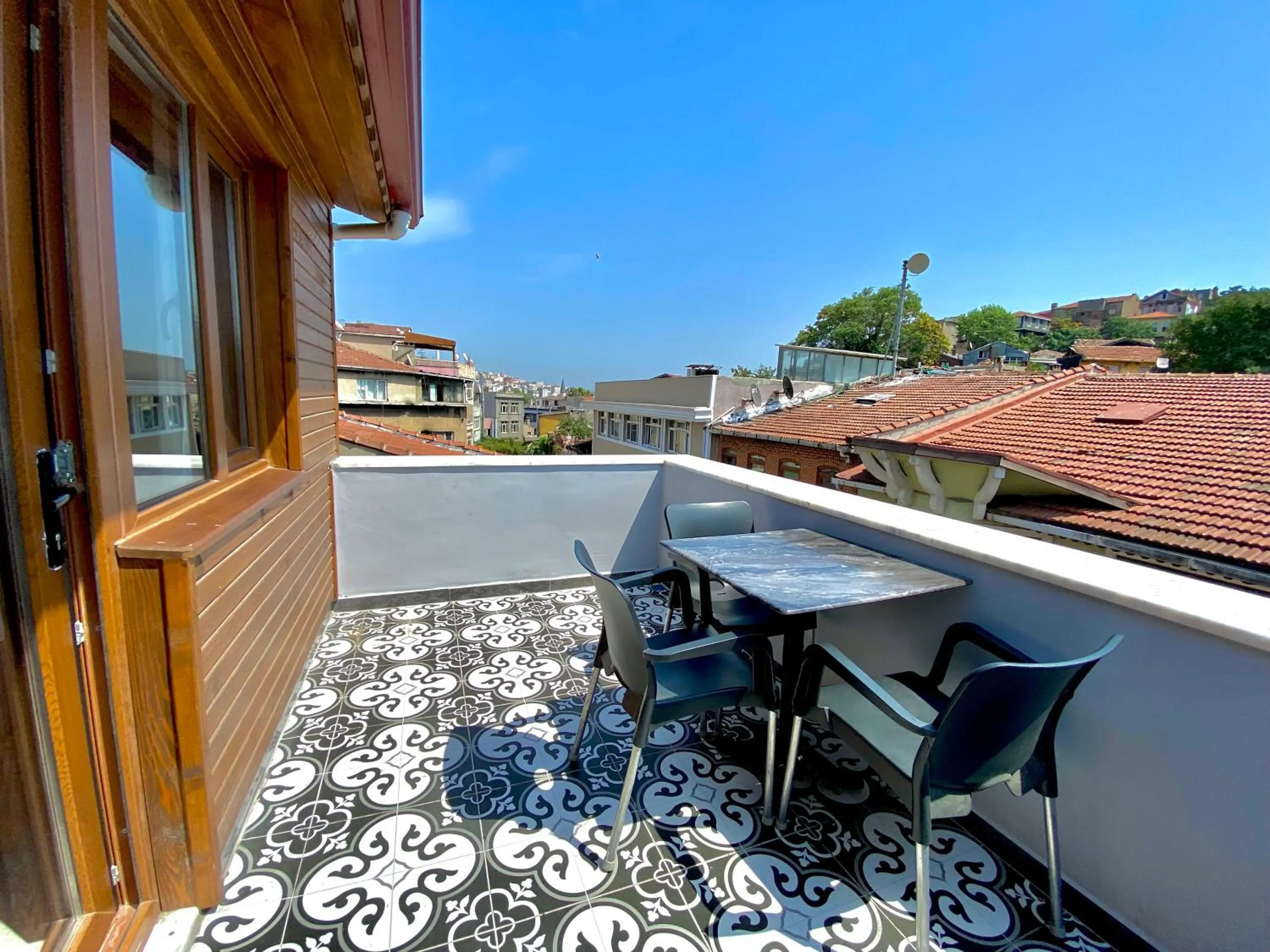 Balcony/Terrace in Victorious Hotel