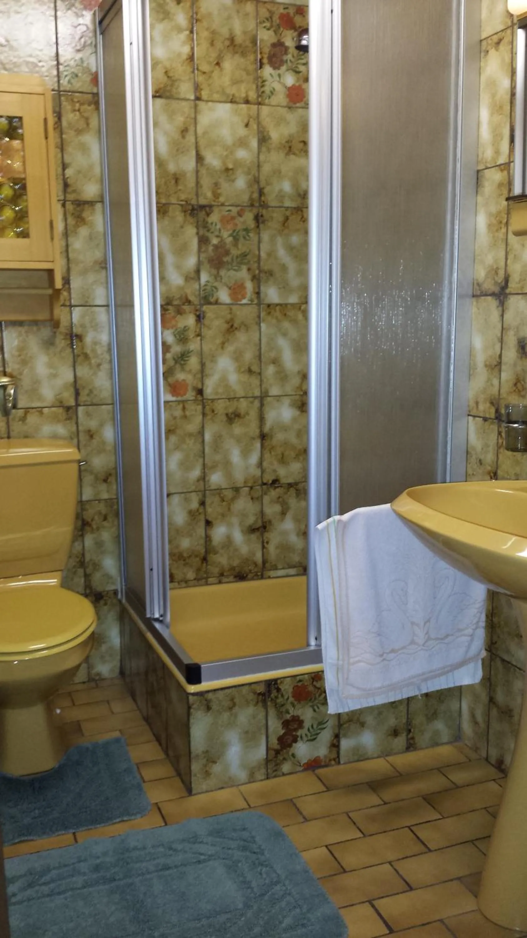 Bathroom in Haus Salzburg