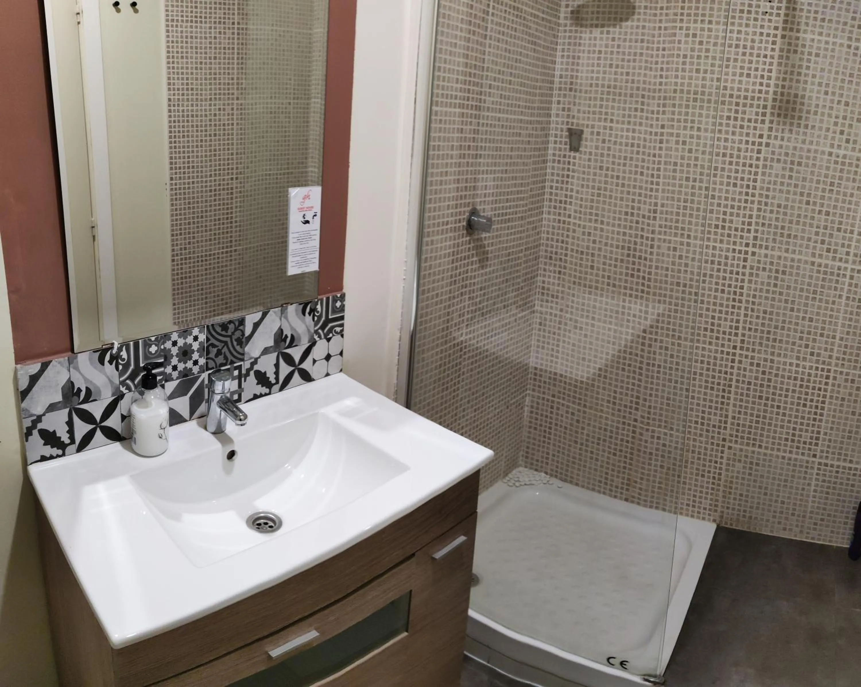 Shower in Guest House Barcelona Bruc